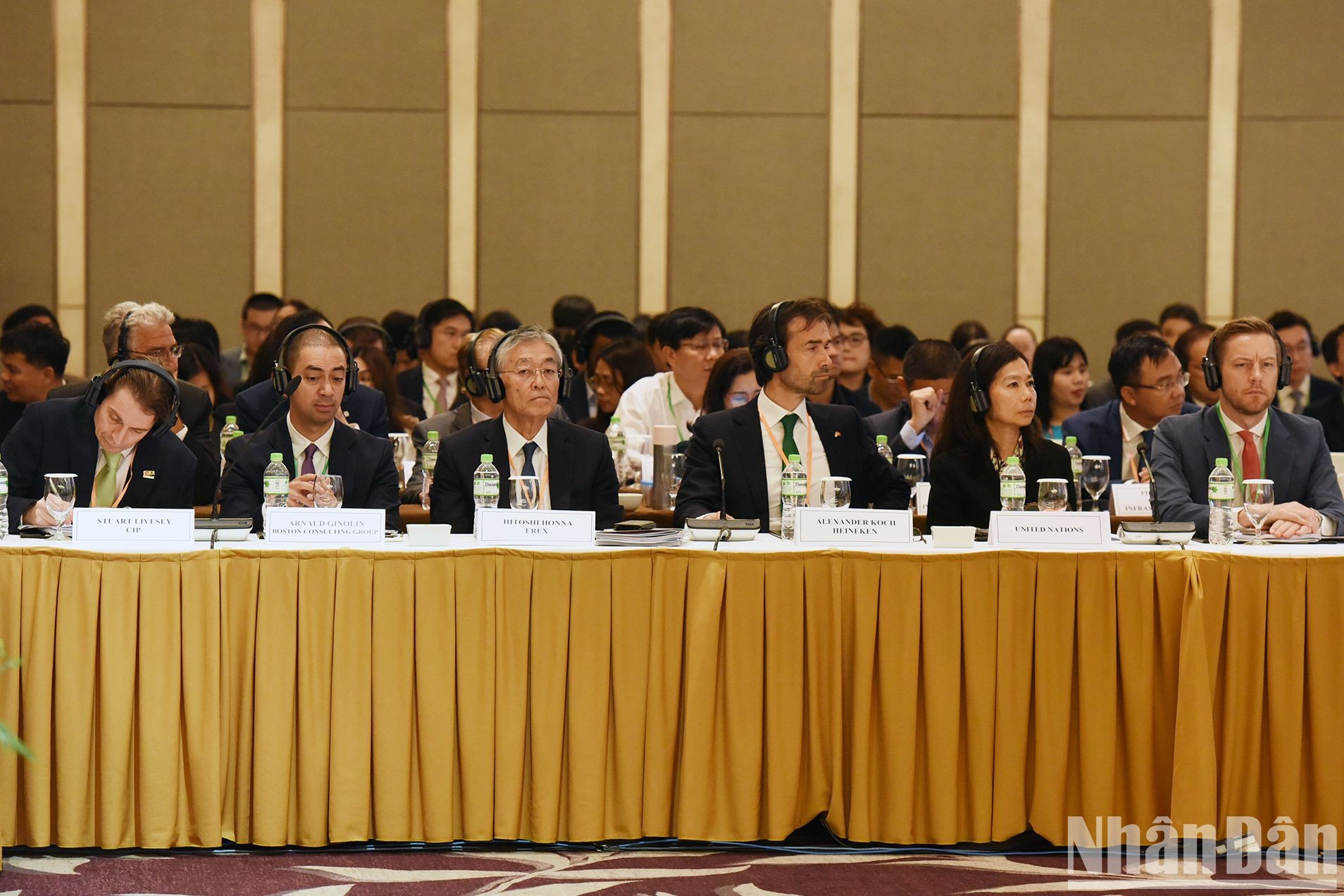 Delegados en el Foro.