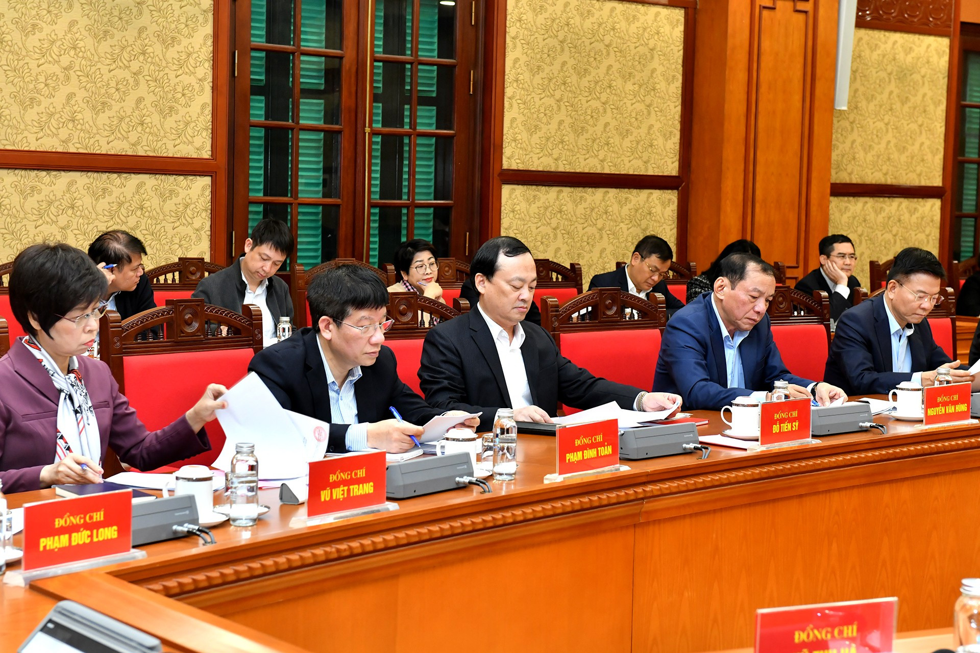 Miembros del Subcomité de Organización del XIV Congreso Nacional del PCV. Miembros del Subcomité de Organización del XIV Congreso Nacional del PCV.