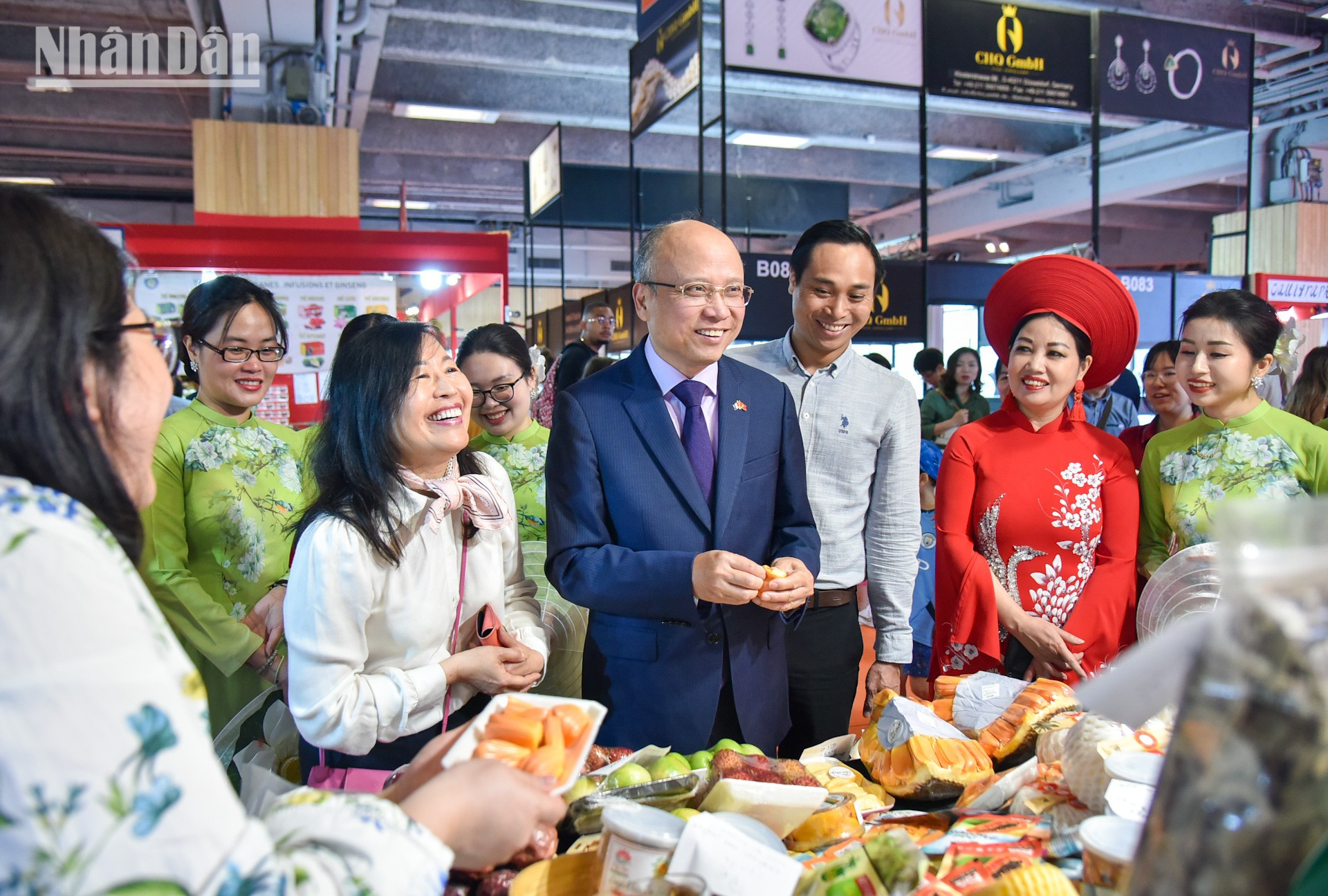El stand vietnamita de este año sigue captando la mirada del público gracias a la participación de numerosas empresas, en particular del Mercado Vietnam-Francés, especializado en la importación y distribución de productos vietnamitas en Francia.