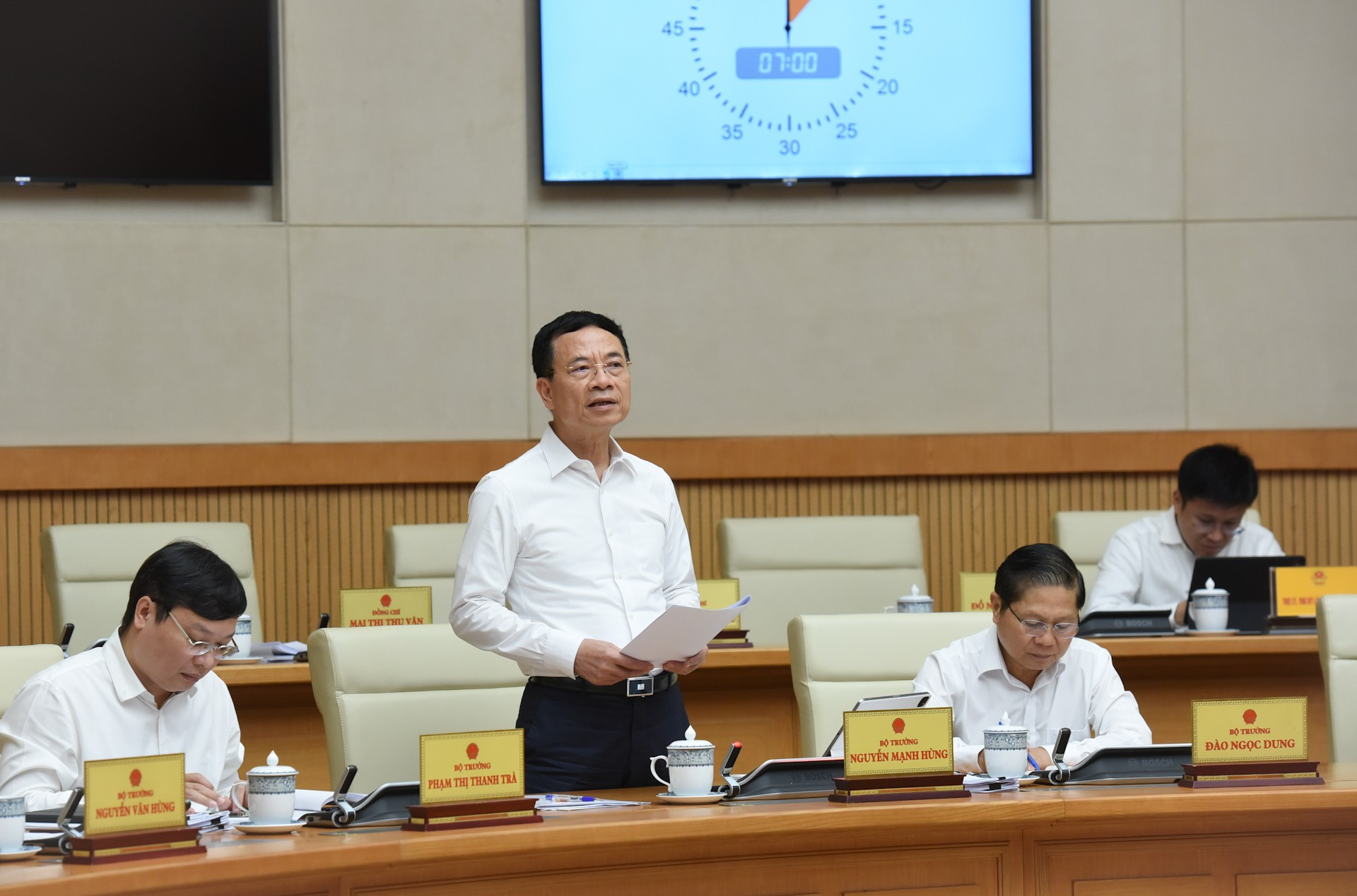 El ministro de Información y Comunicación, Nguyen Manh Hung.