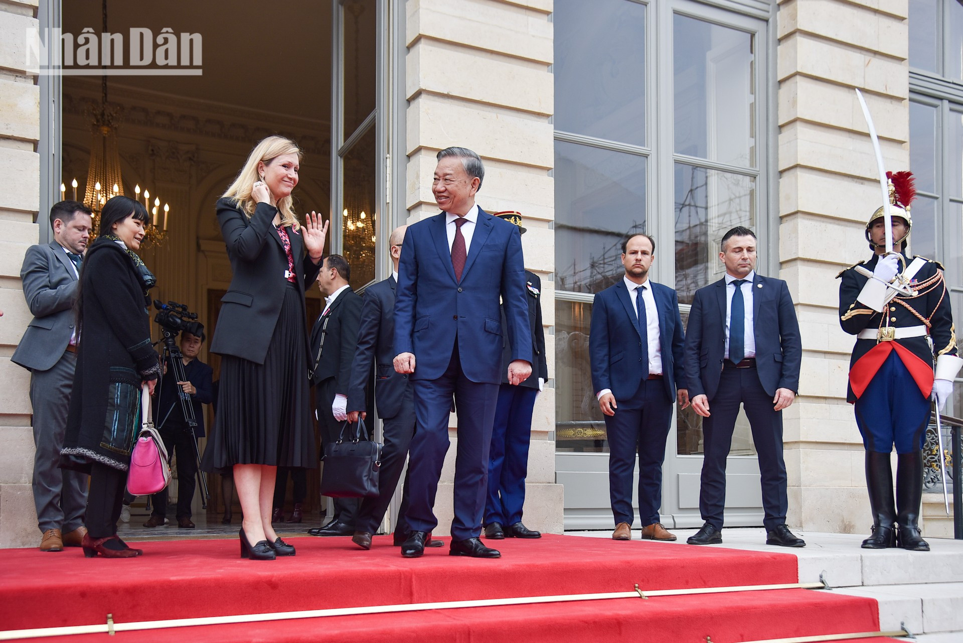 La titular de la Asamblea Nacional francesa, Yaël Braun-Pivet, despide al secretario general del PCV y presidente de Vietnam, To Lam, después del encuentro.