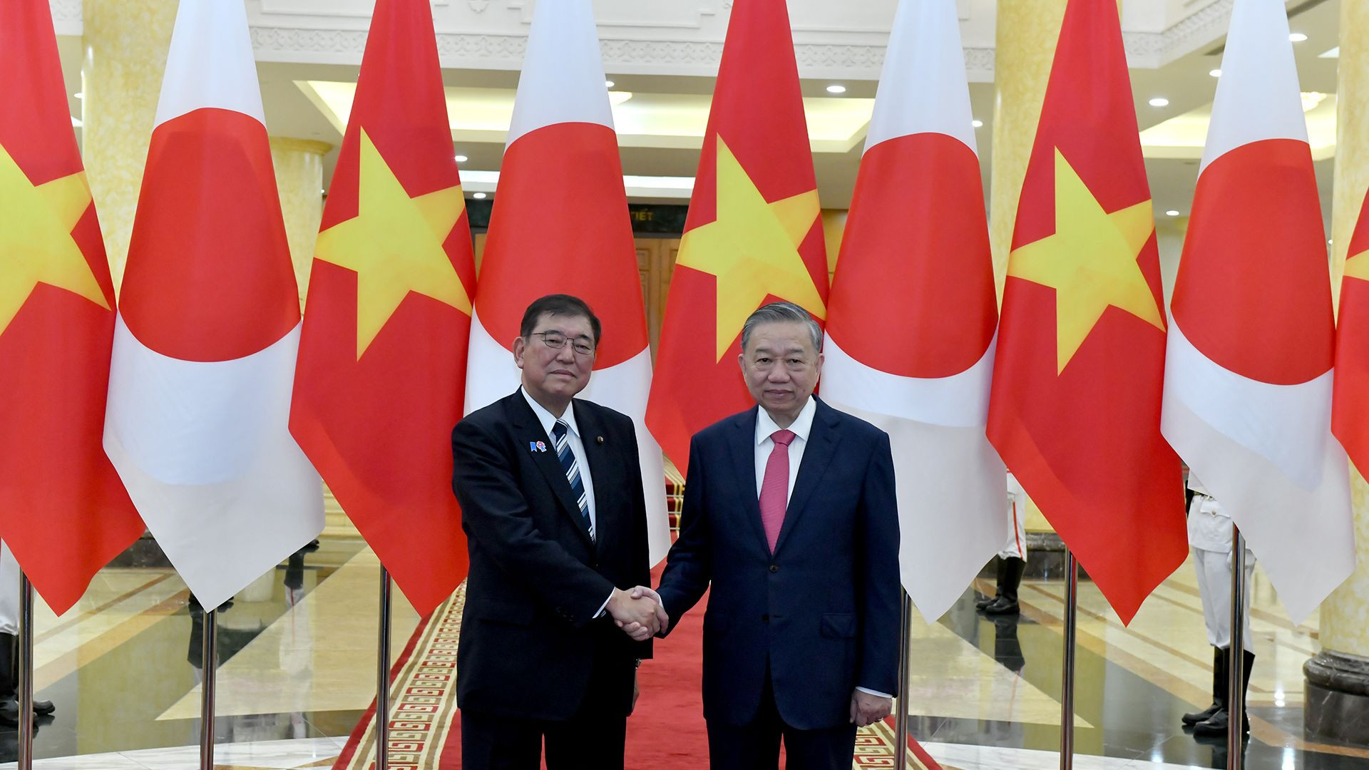 [Foto] Líder partidista vietnamita recibe a primer ministro japonés 