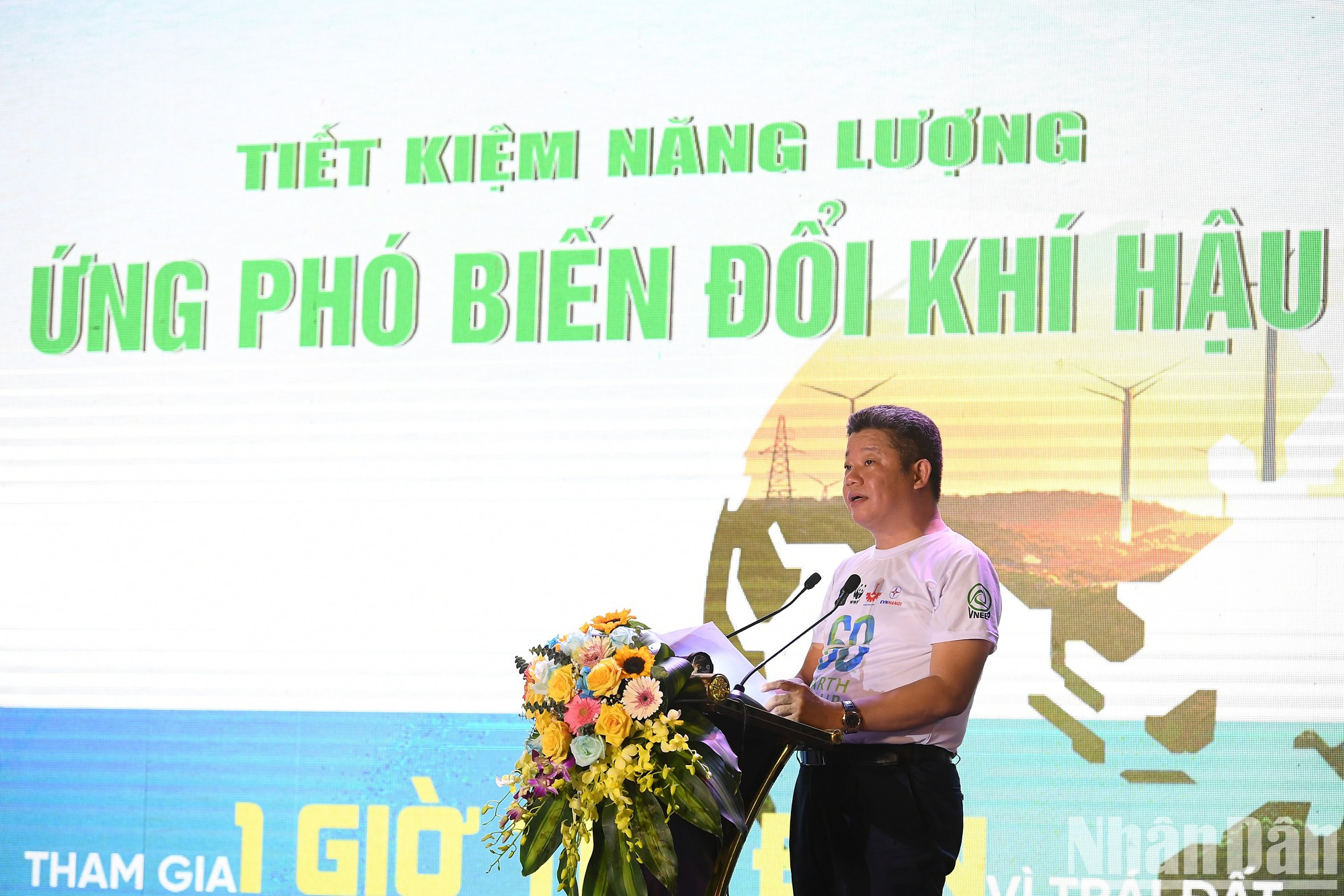 Nguyen Manh Quyen, vicepresidente del Comité Popular de Hanói, llama a todas las personas, comunidades, entidades y empresas a responder a la campaña con acciones específicas como apagar los equipos eléctricos innecesarios, movilizar a los ciudadanos a ser conscientes, a cambiar sus hábitos a favor del medio ambiente y adoptar modelos avanzados de protección del entorno. Nguyen Manh Quyen, vicepresidente del Comité Popular de Hanói, llama a todas las personas, comunidades, entidades y empresas a responder a la campaña con acciones específicas como apagar los equipos eléctricos innecesarios, movilizar a los ciudadanos a ser conscientes, a cambiar sus hábitos a favor del medio ambiente y adoptar modelos avanzados de protección del entorno.