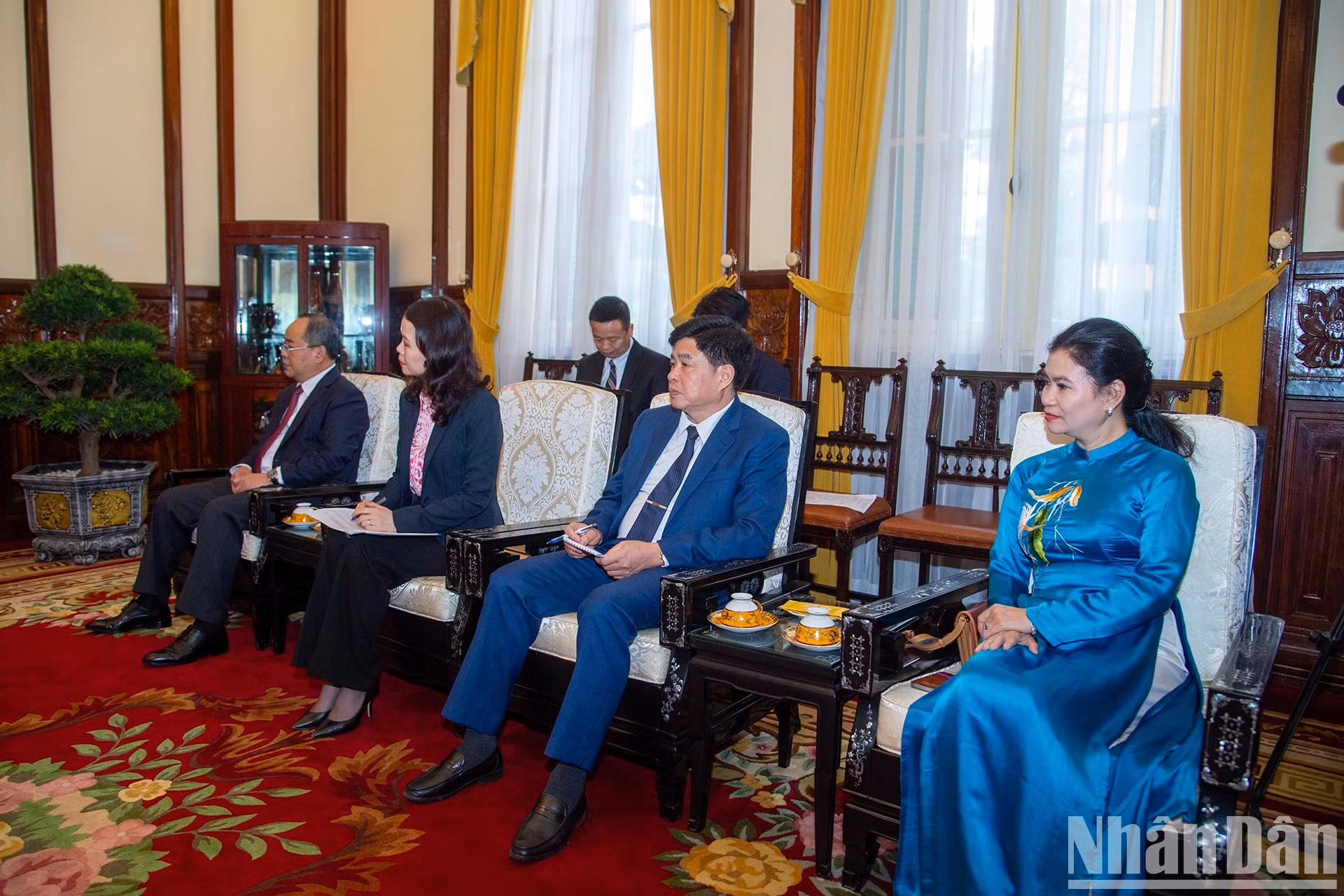 Delegados vietnamitas en la cita.