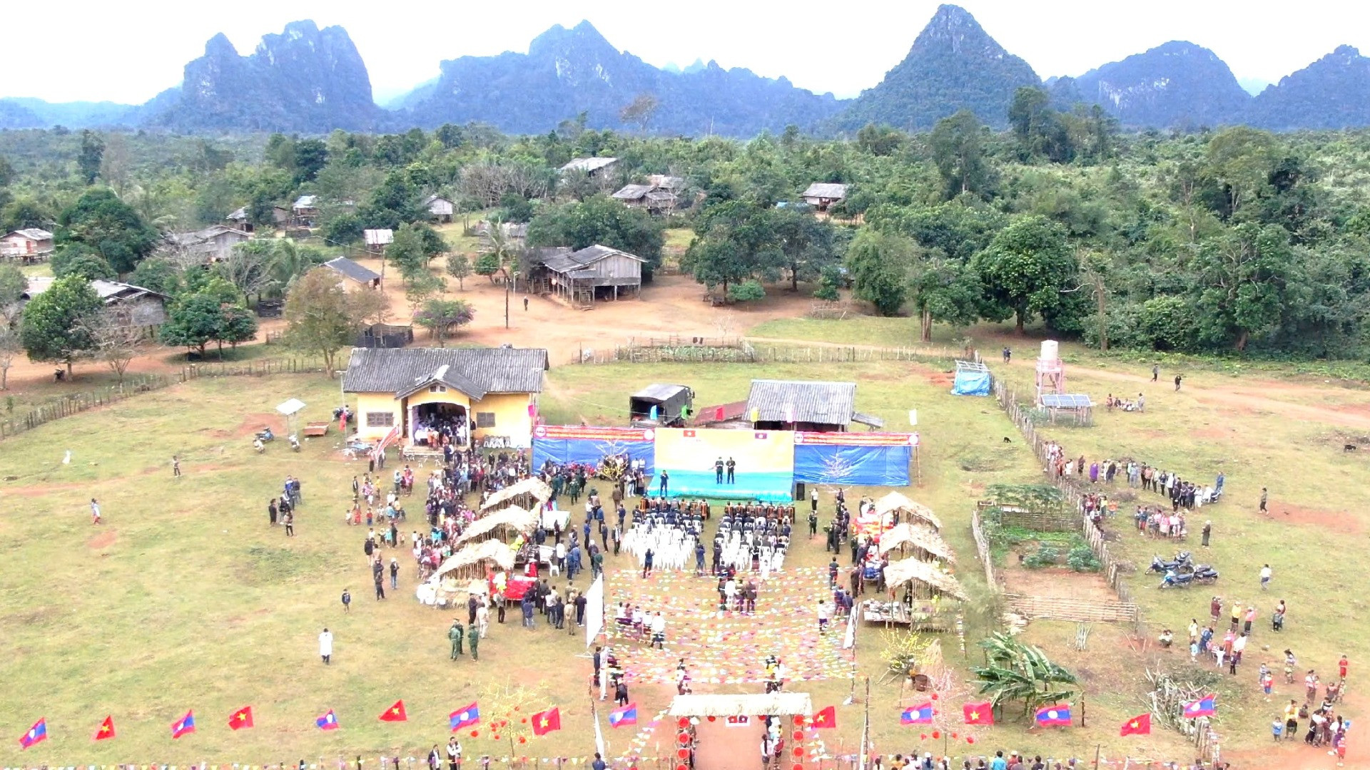 [Foto] Se estrecha la solidaridad entre las localidades de Vietnam y Laos