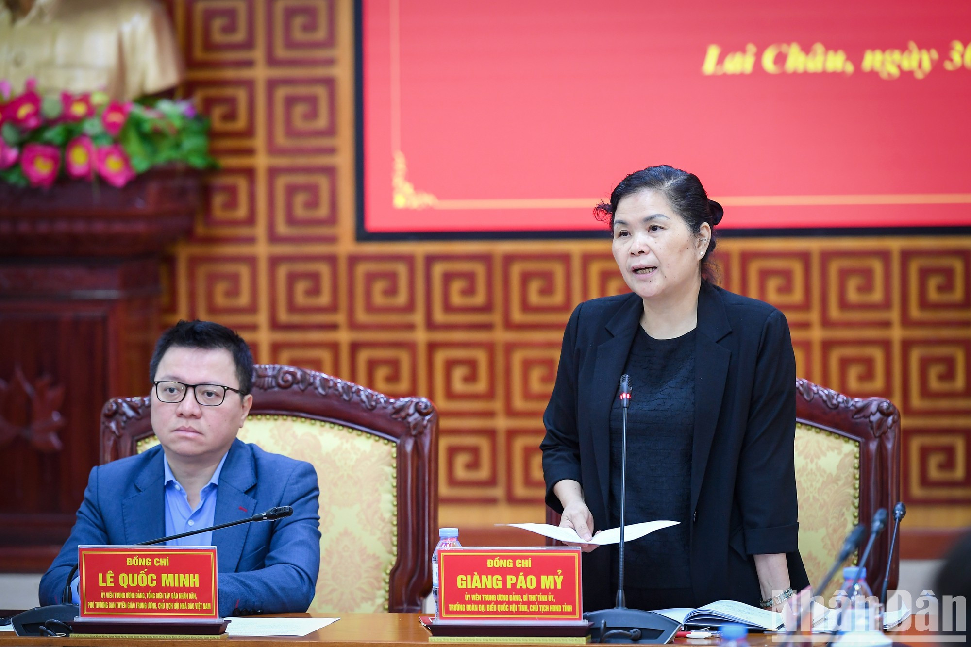 Giang Pao My, secretaria del Comité del Partido y titular del Consejo Popular de Lai Chau, pronuncia un discurso.