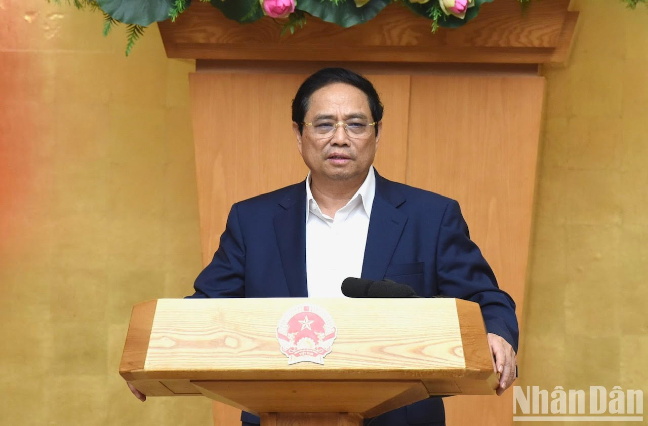 El jefe de Gobierno pronunció el discurso de clausura de la conferencia. El jefe de Gobierno pronunció el discurso de clausura de la conferencia.