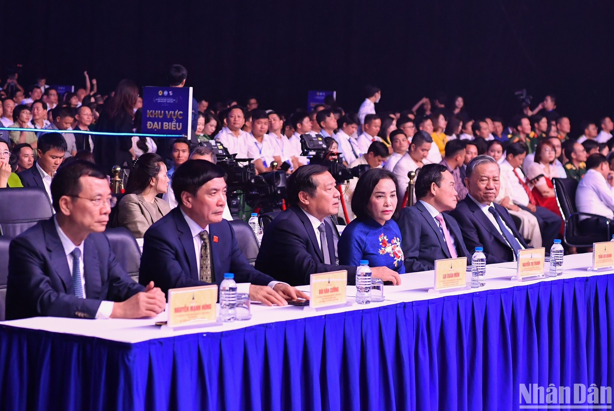 Los dirigentes del Partido y del Estado en el evento.