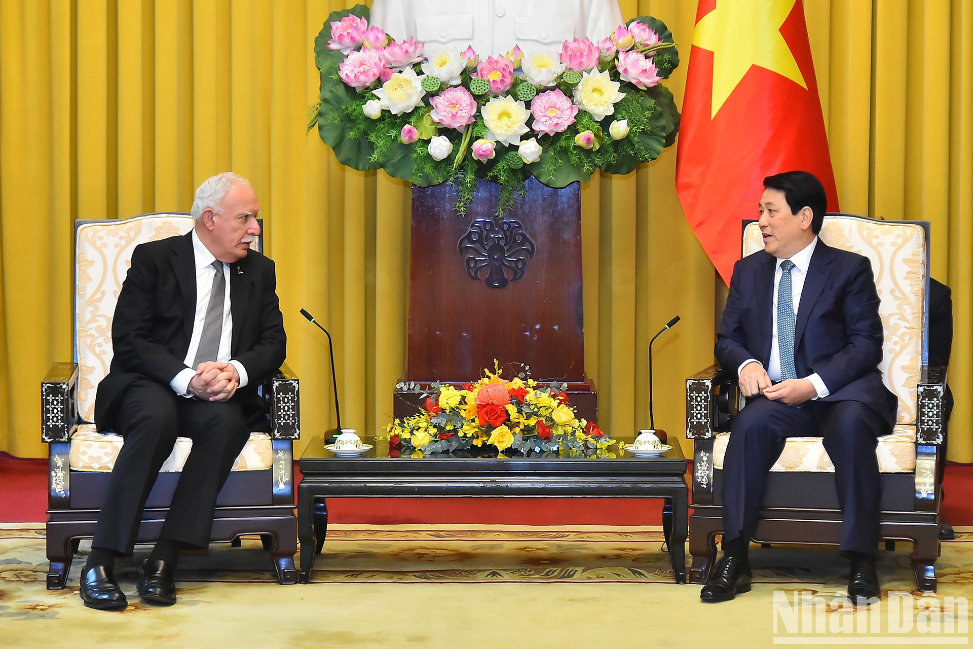 El presidente vietnamita, Luong Cuong, recibe a Riad Malki, enviado especial del presidente palestino. El presidente vietnamita, Luong Cuong, recibe a Riad Malki, enviado especial del presidente palestino.