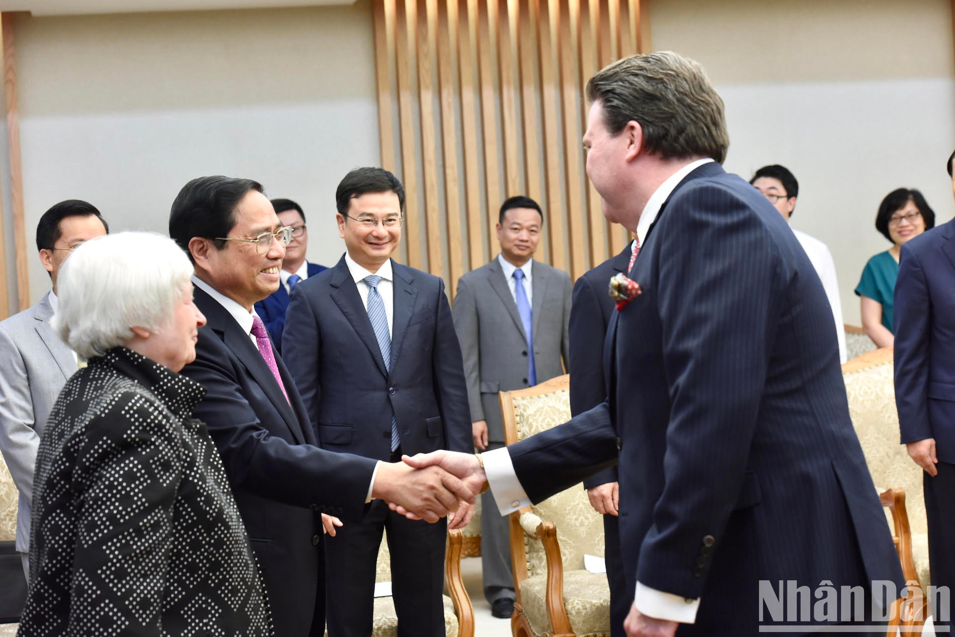 El premier vietnamita, Pham Minh Chinh, y la delegación estadounidense. El premier vietnamita, Pham Minh Chinh, y la delegación estadounidense.