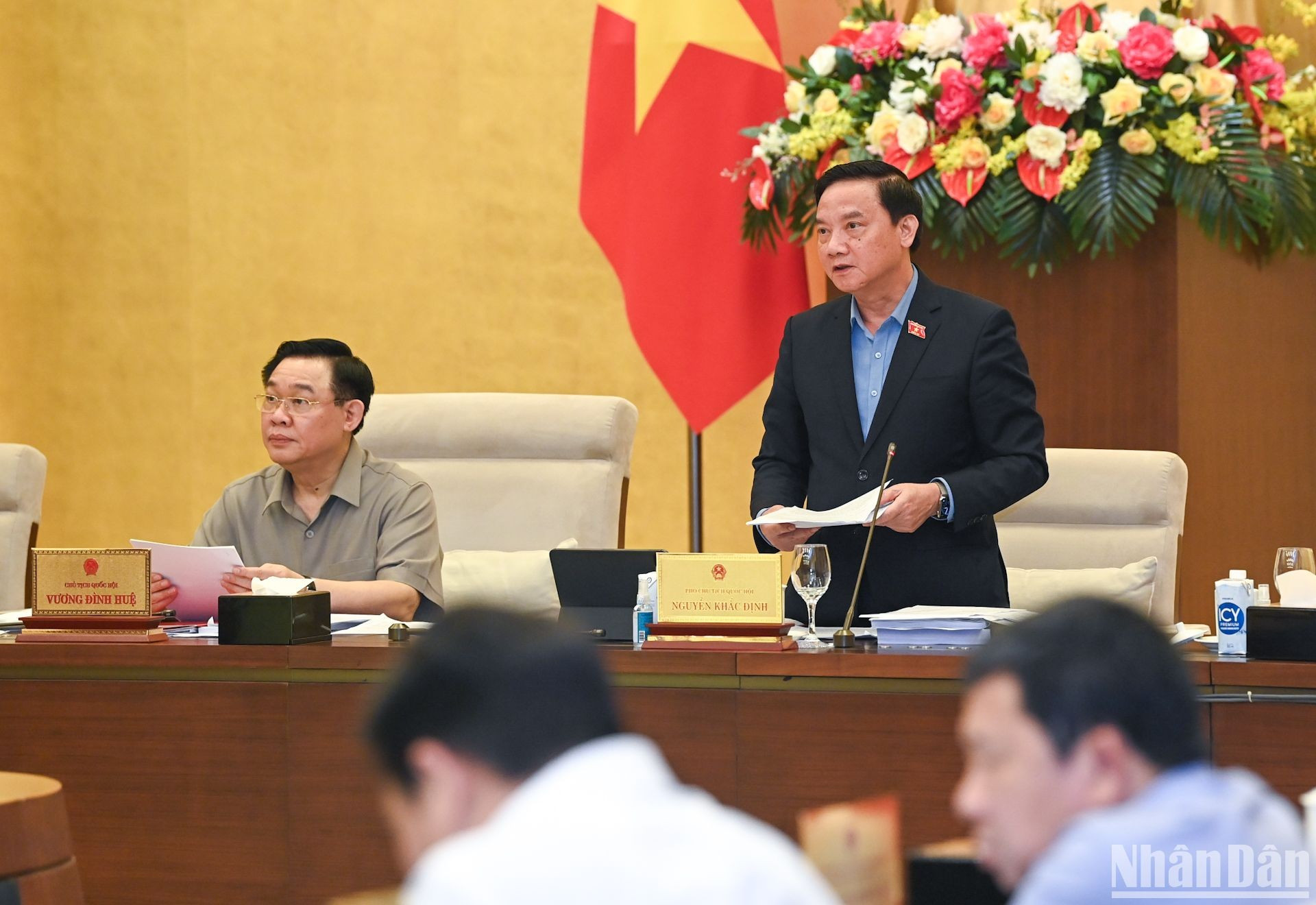 El vicepresidente del Parlamento vietnamita, Nguyen Khac Dinh, preside el debate sobre el Programa de Construcción de Leyes y Ordenanzas de 2025. El vicepresidente del Parlamento vietnamita, Nguyen Khac Dinh, preside el debate sobre el Programa de Construcción de Leyes y Ordenanzas de 2025.