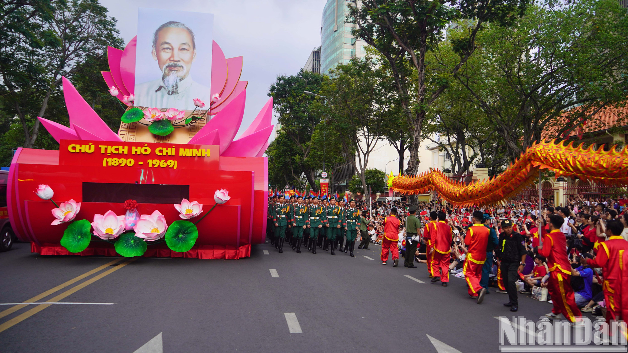 [Foto] Expectativas en Ciudad Ho Chi Minh por desfile militar y civil