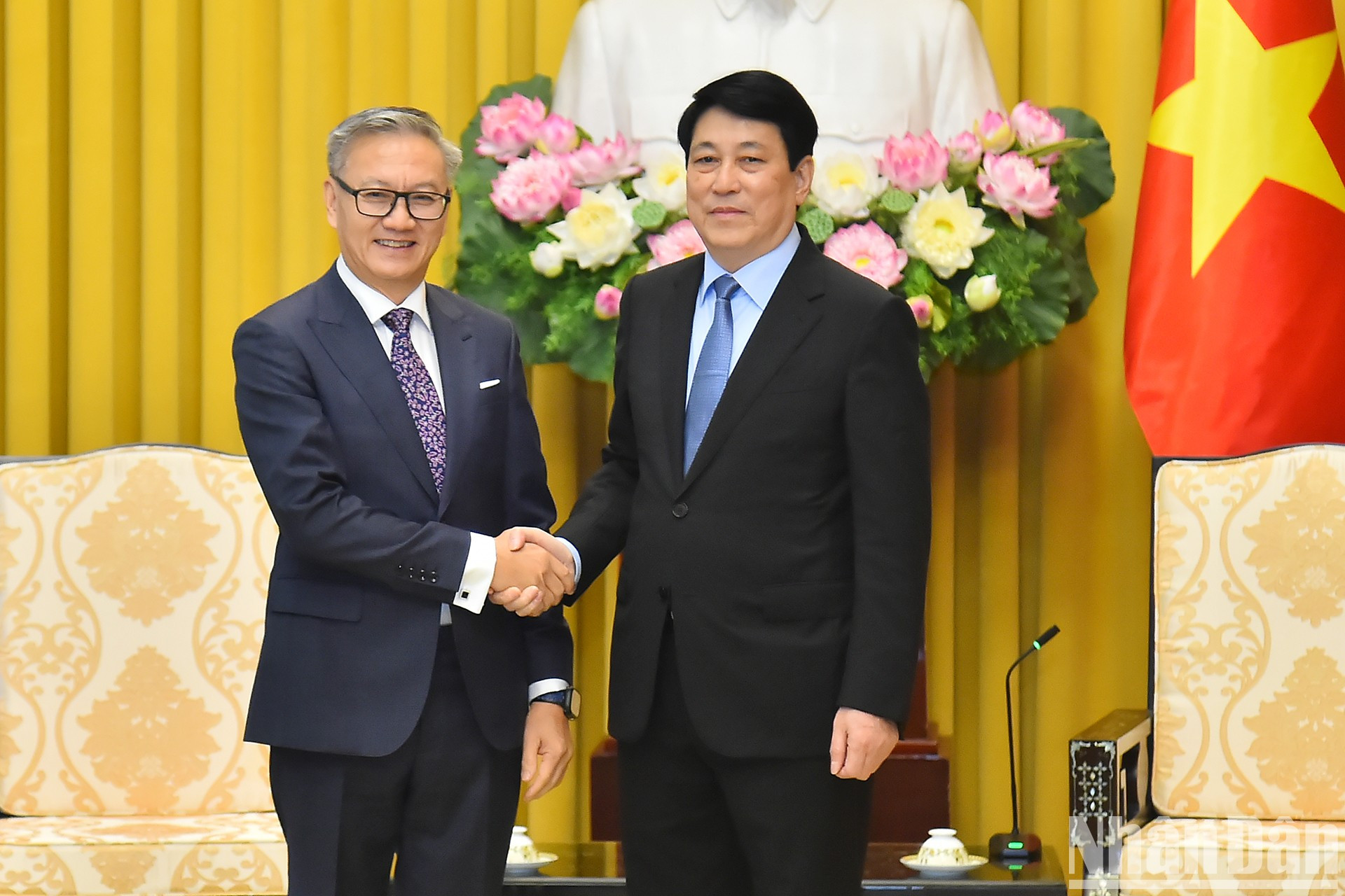 El presidente vietnamita, Luong Cuong, y el ministro de Relaciones Exteriores de Laos, Thongsavanh Phomvihane, en el encuentro. El presidente vietnamita, Luong Cuong, y el ministro de Relaciones Exteriores de Laos, Thongsavanh Phomvihane, en el encuentro.