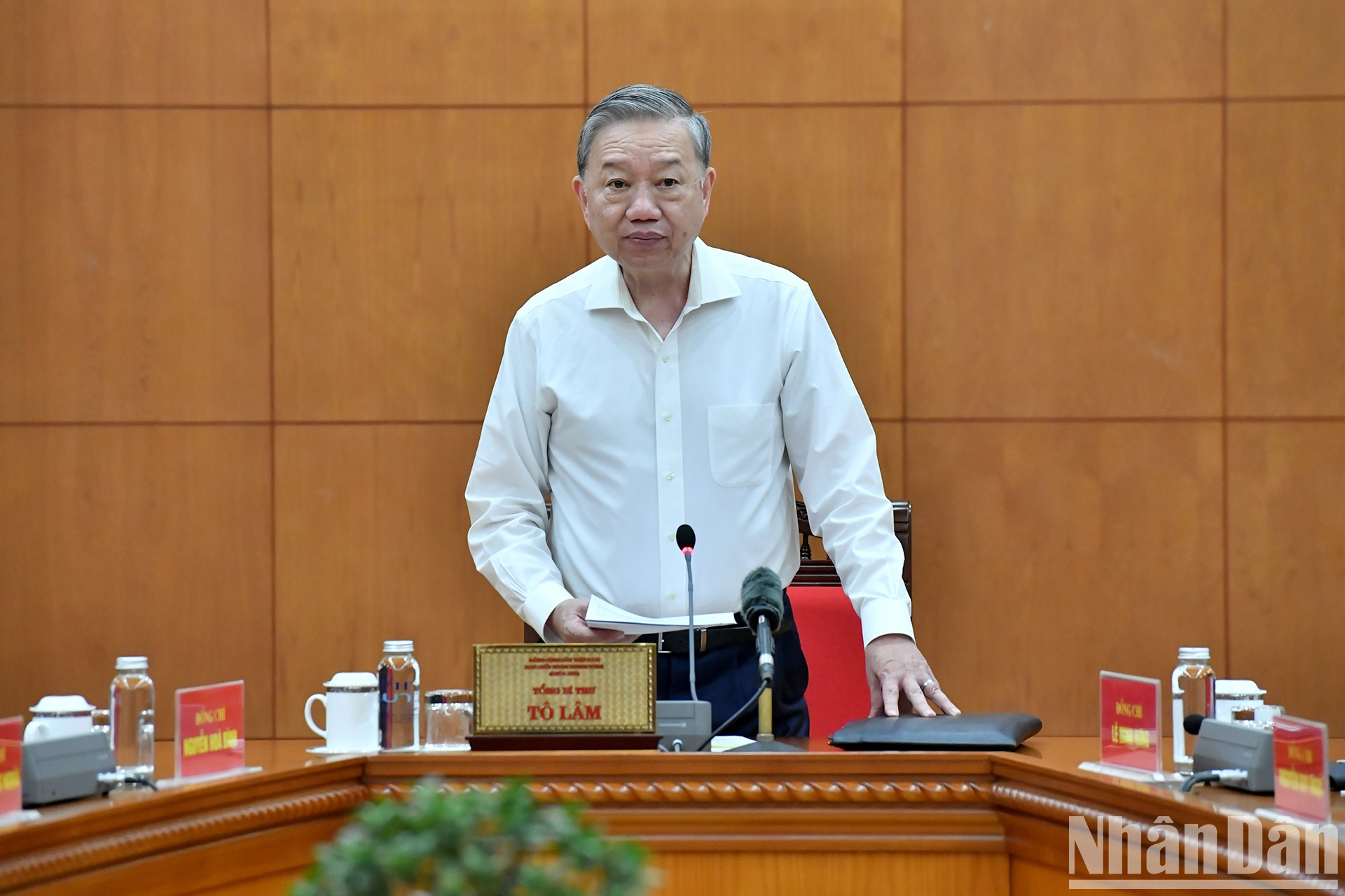 El secretario general del PCV, To Lam, habla en la cita. El secretario general del PCV, To Lam, habla en la cita.