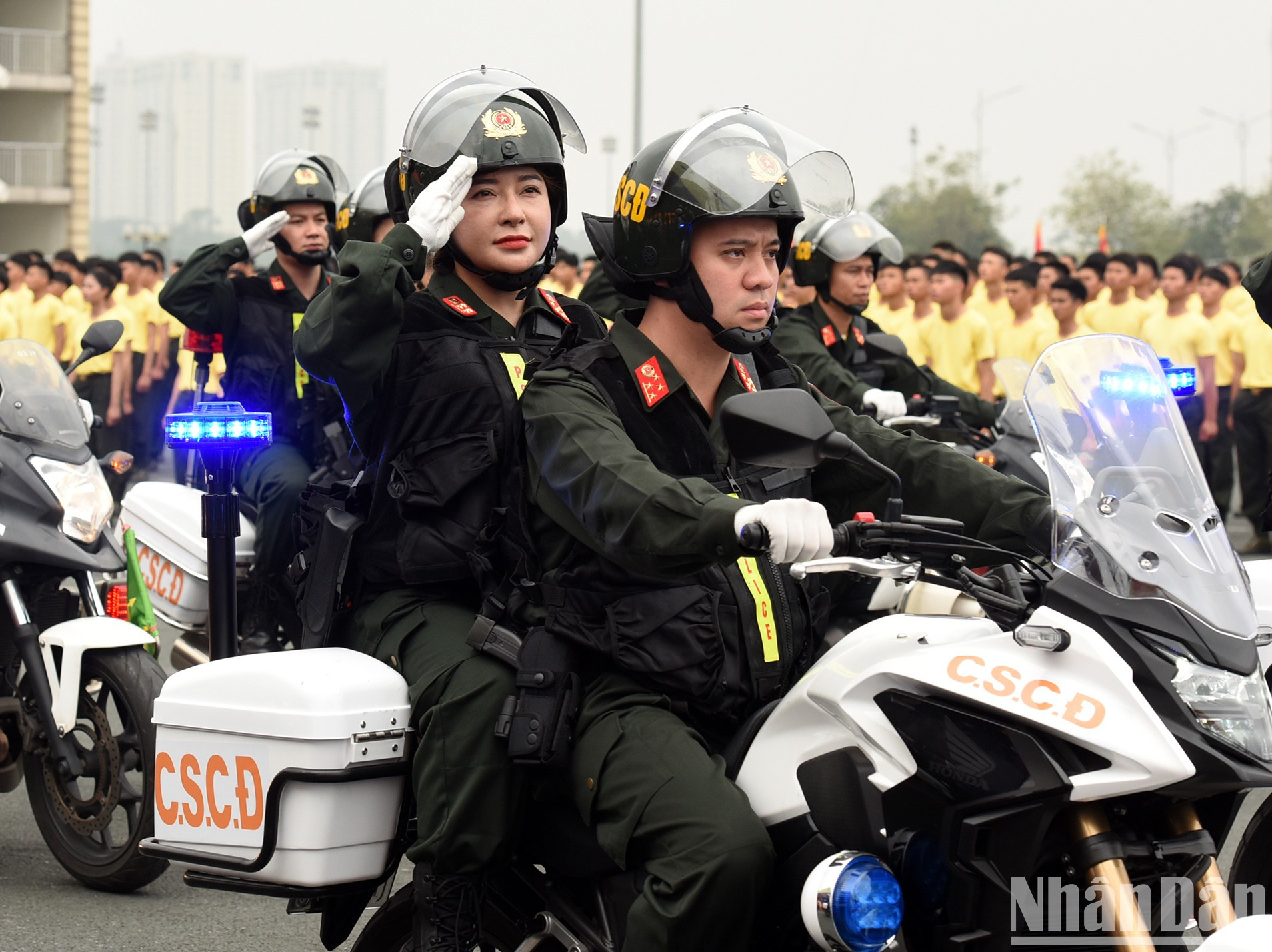 Se trata de una oportunidad para honrar y demostrar la capacidad y el equipamiento de la fuerza. Se trata de una oportunidad para honrar y demostrar la capacidad y el equipamiento de la fuerza.