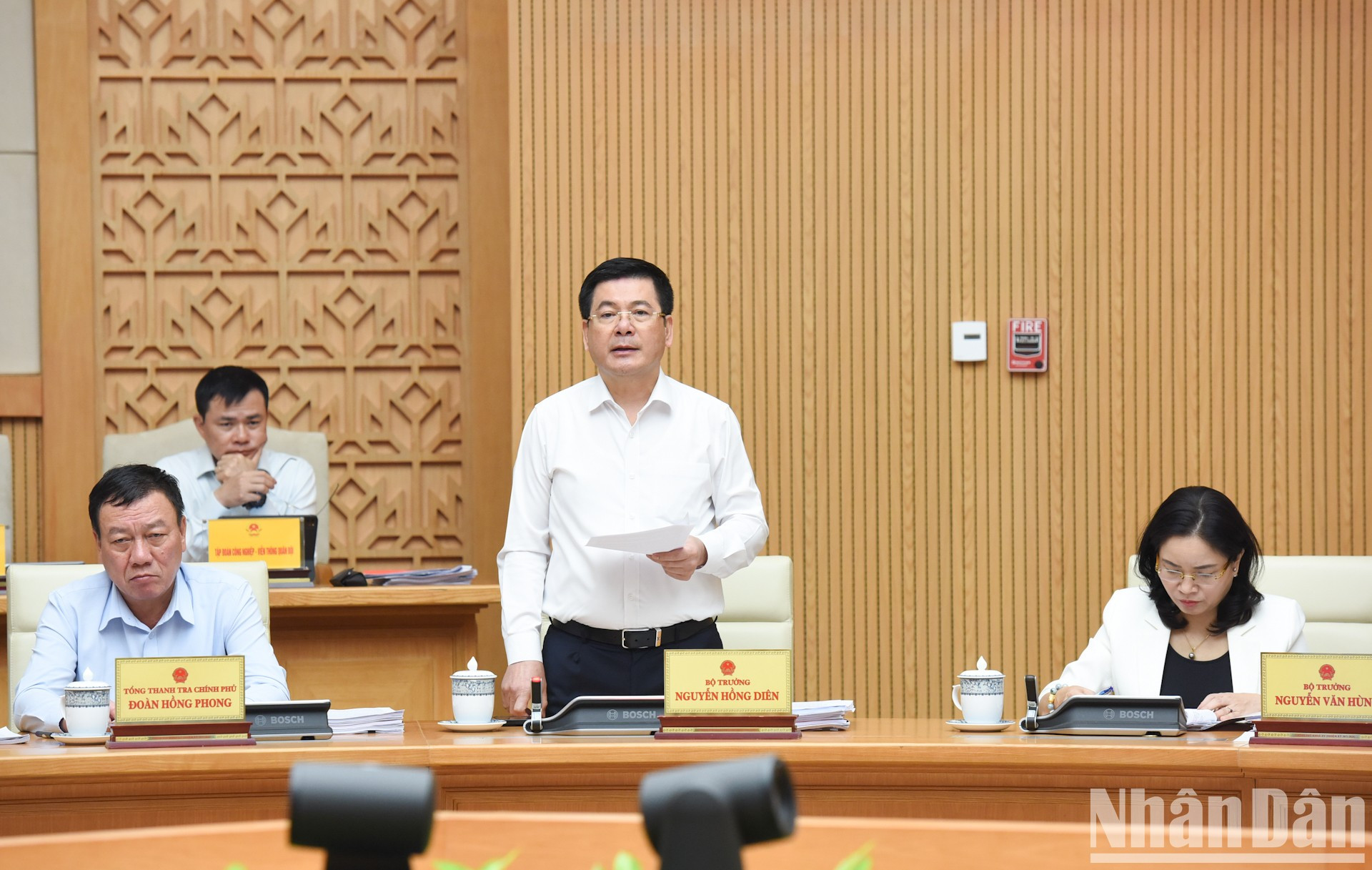 El ministro de Industria y Comercio, Nguyen Hong Dien. El ministro de Industria y Comercio, Nguyen Hong Dien.