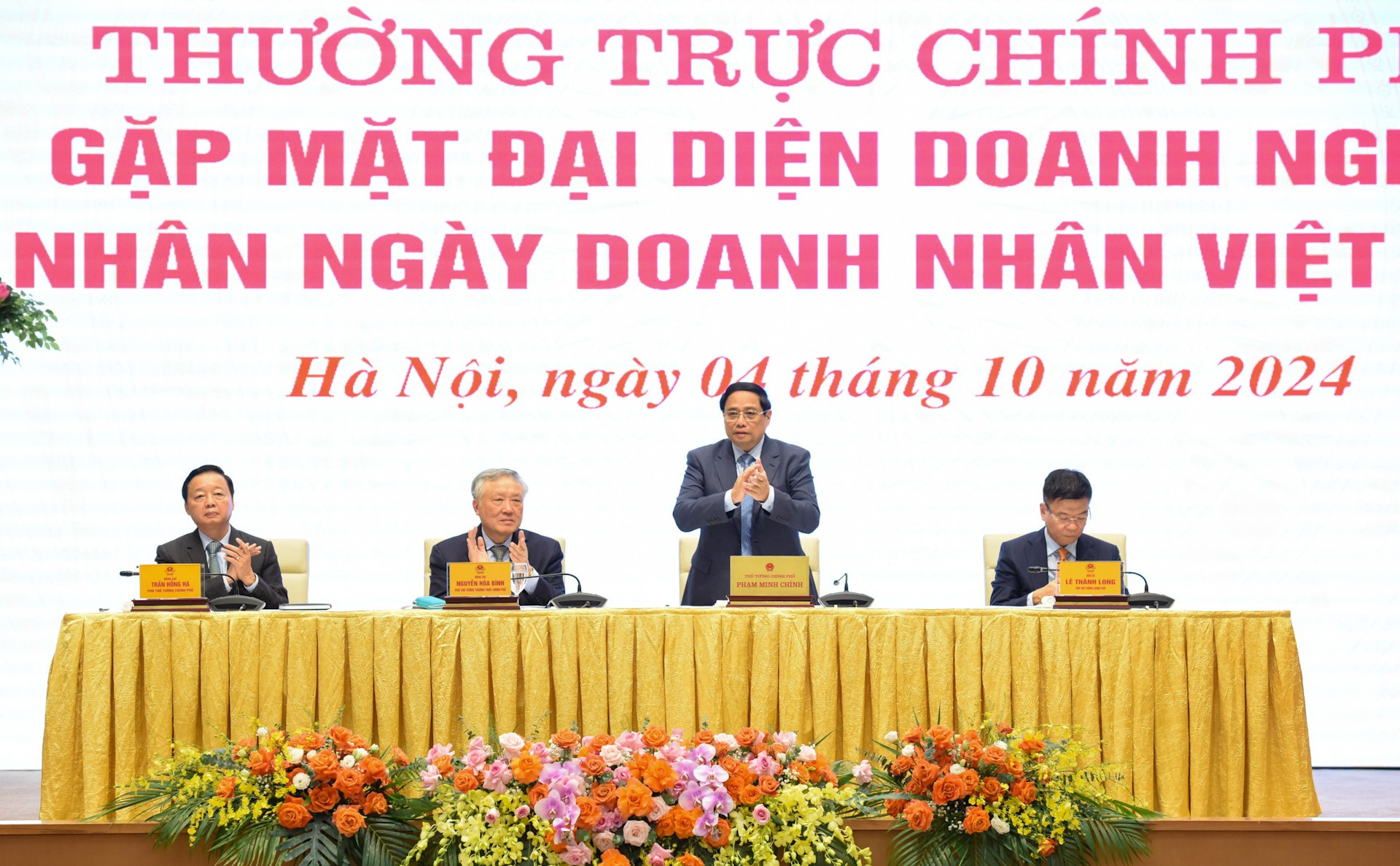 El premier vietnamita, Pham Minh Chinh, preside la reunión.