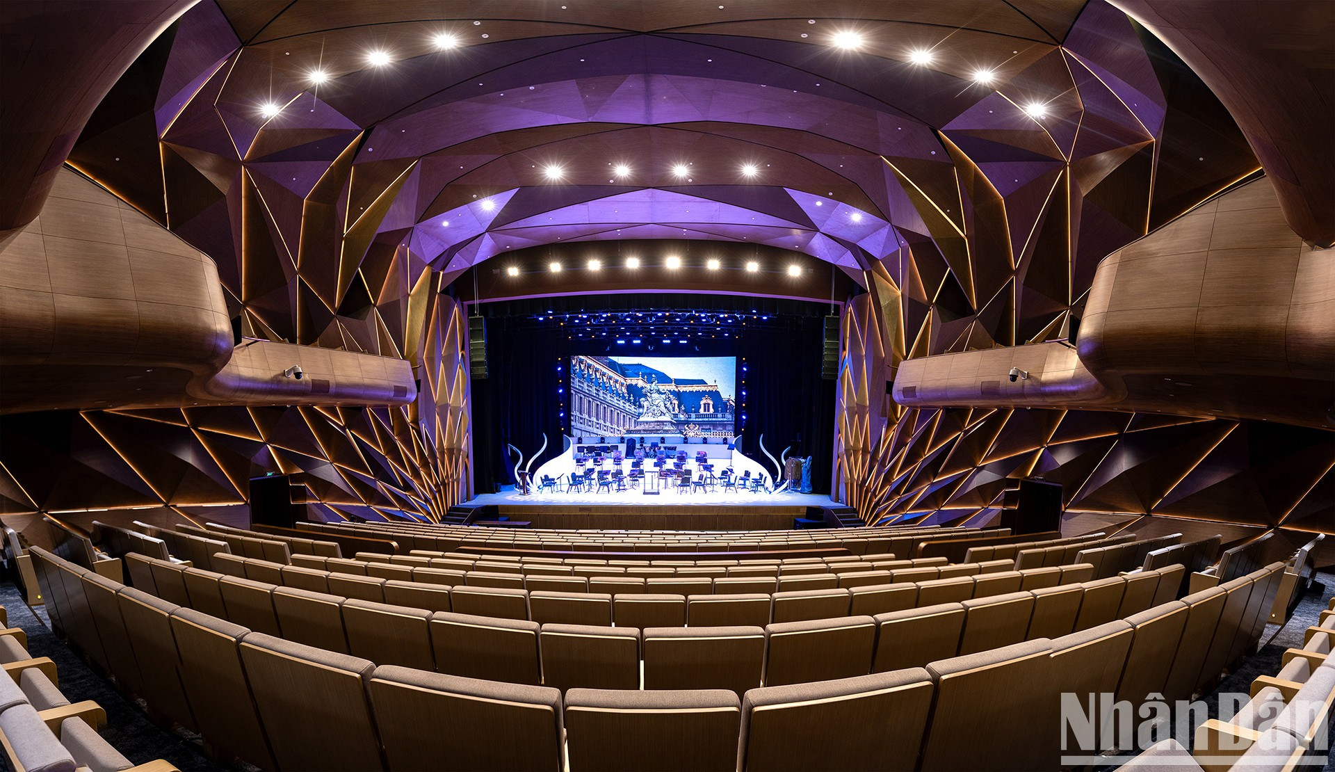 [Foto] La impresionante arquitectura del teatro más moderno de Vietnam