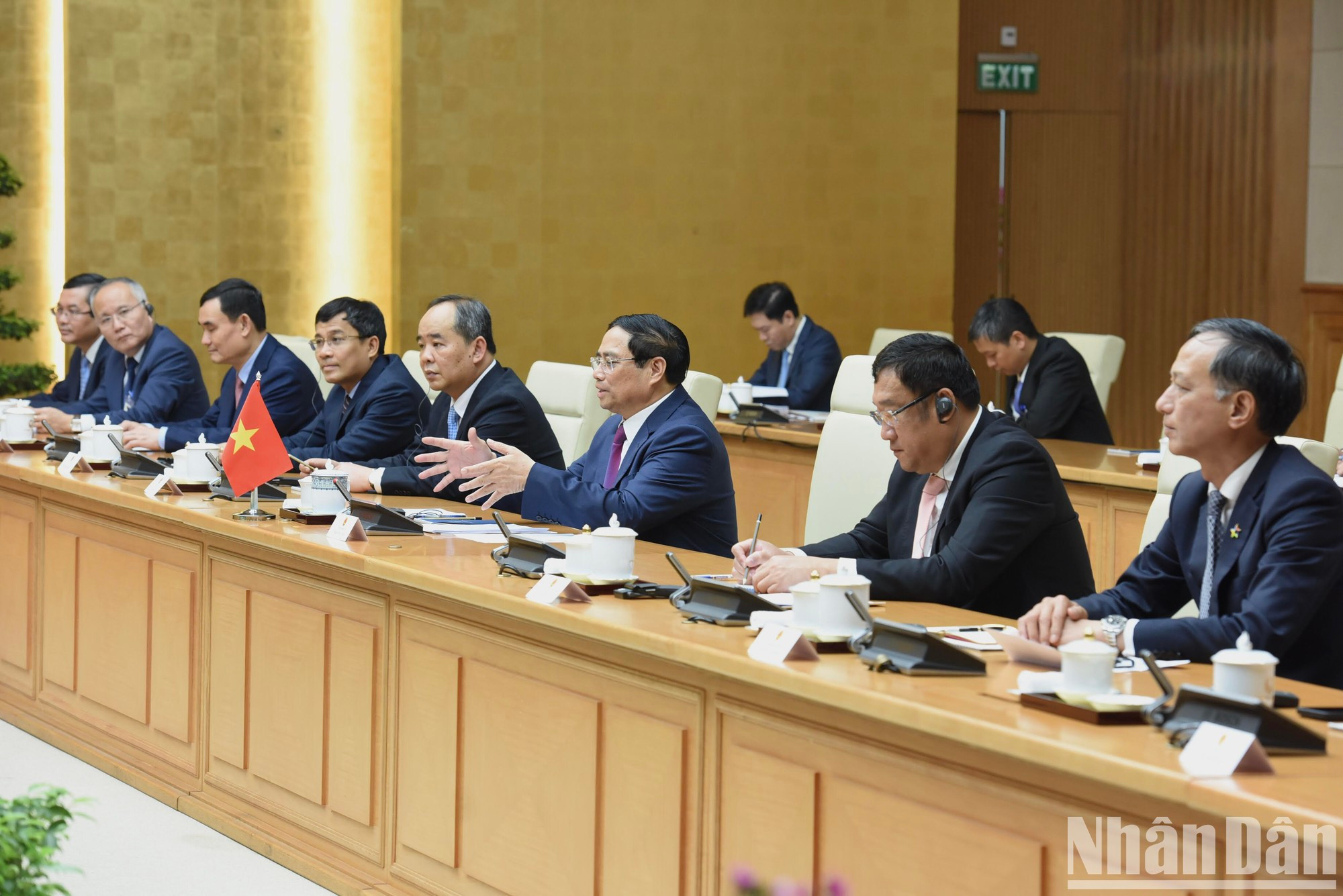 Minh Chinh y la delegación vietnamita en el acto.