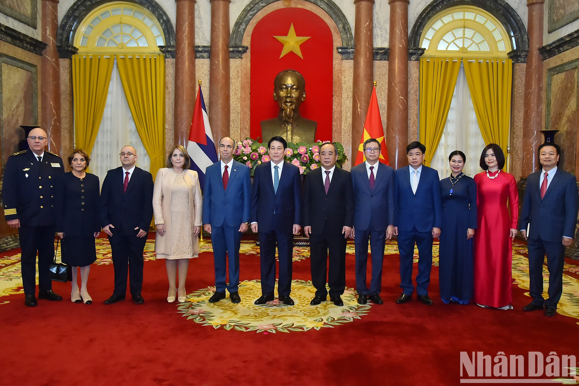 El presidente vietnamita, Luong Cuong, el embajador de Cuba en Vietnam, Rogelio Polanco Fuentes, y otros delegados en la cita. El presidente vietnamita, Luong Cuong, el embajador de Cuba en Vietnam, Rogelio Polanco Fuentes, y otros delegados en la cita.