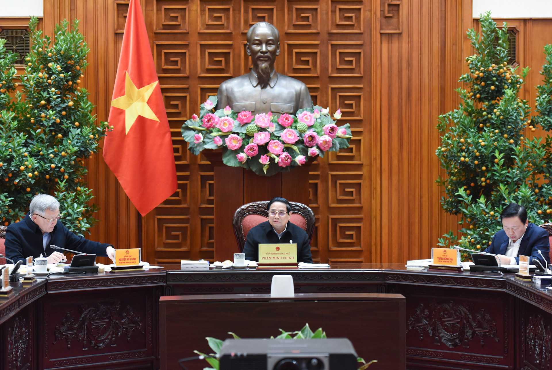 [Foto] Premier vietnamita preside reunión del Comité Directivo para la reestructuración del aparato gubernamental