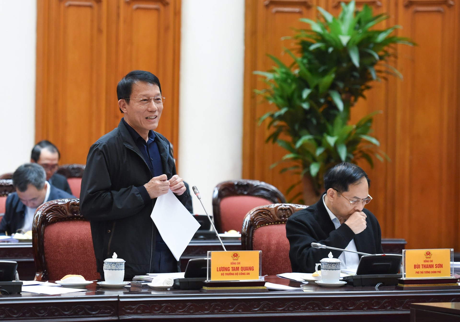 El ministro de Seguridad Pública, Luong Tam Quang, habla en el acto.