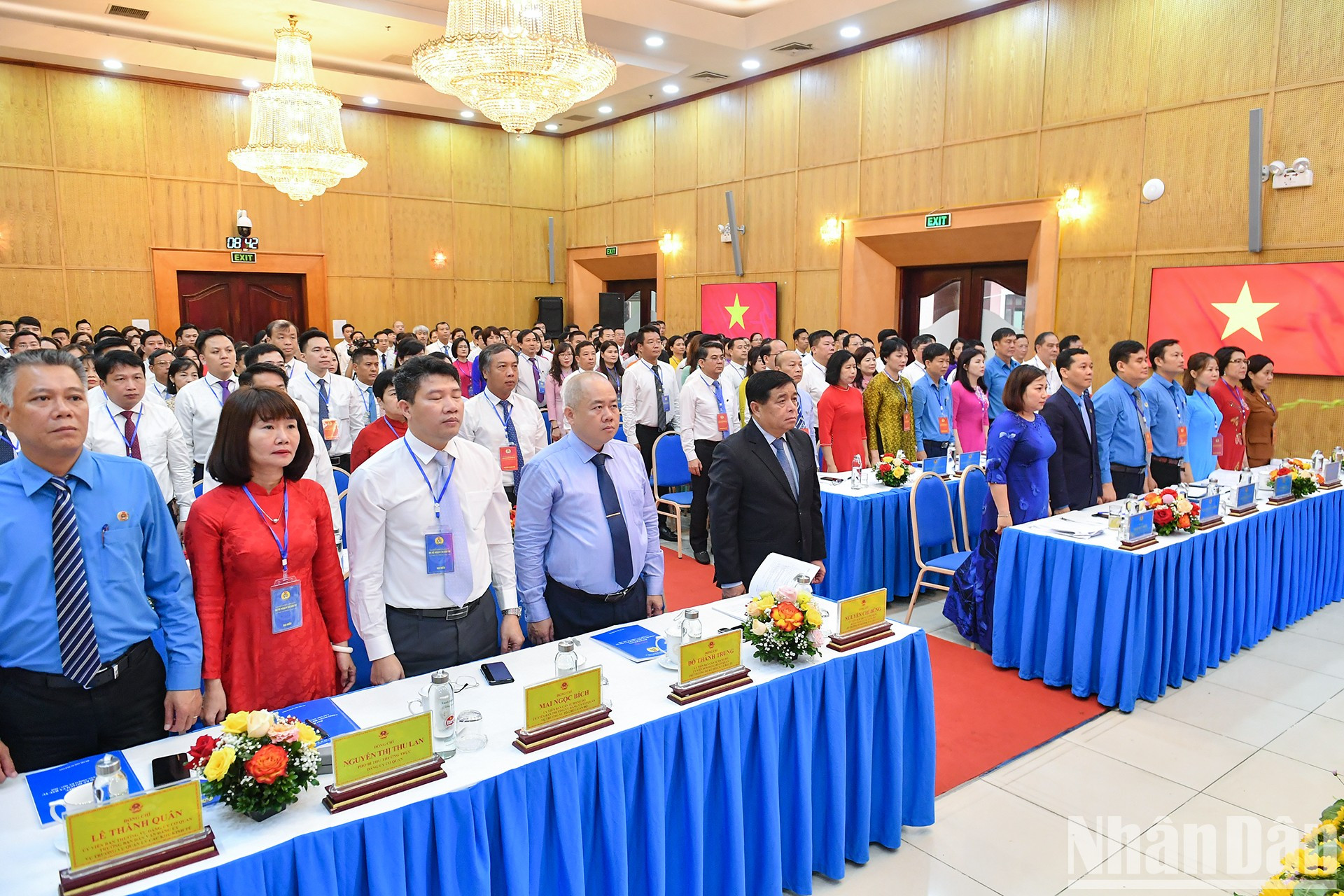 Los delegados en la ceremonia de saludo a la bandera. Los delegados en la ceremonia de saludo a la bandera.