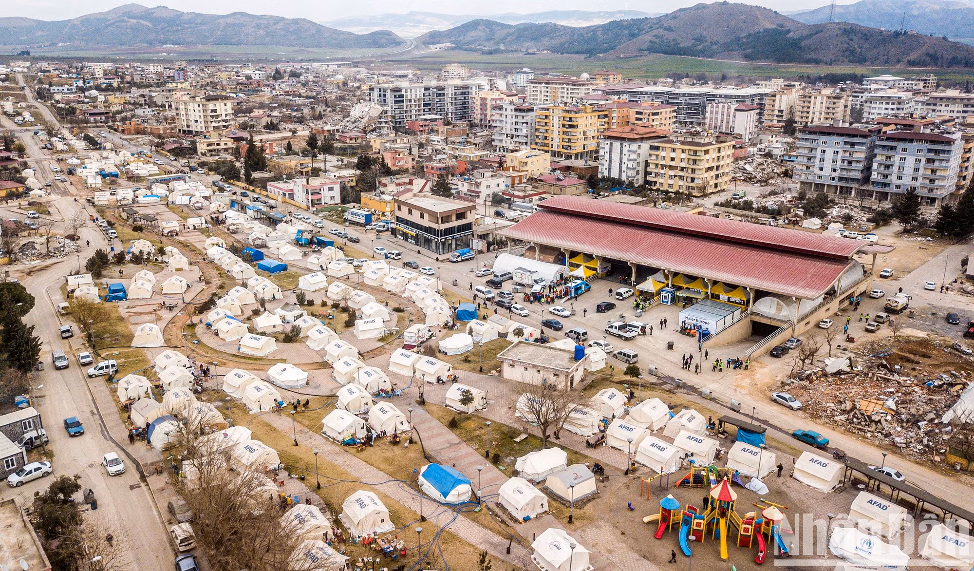 El parque central se ha convertido en la nueva base para reconstruir el futuro.