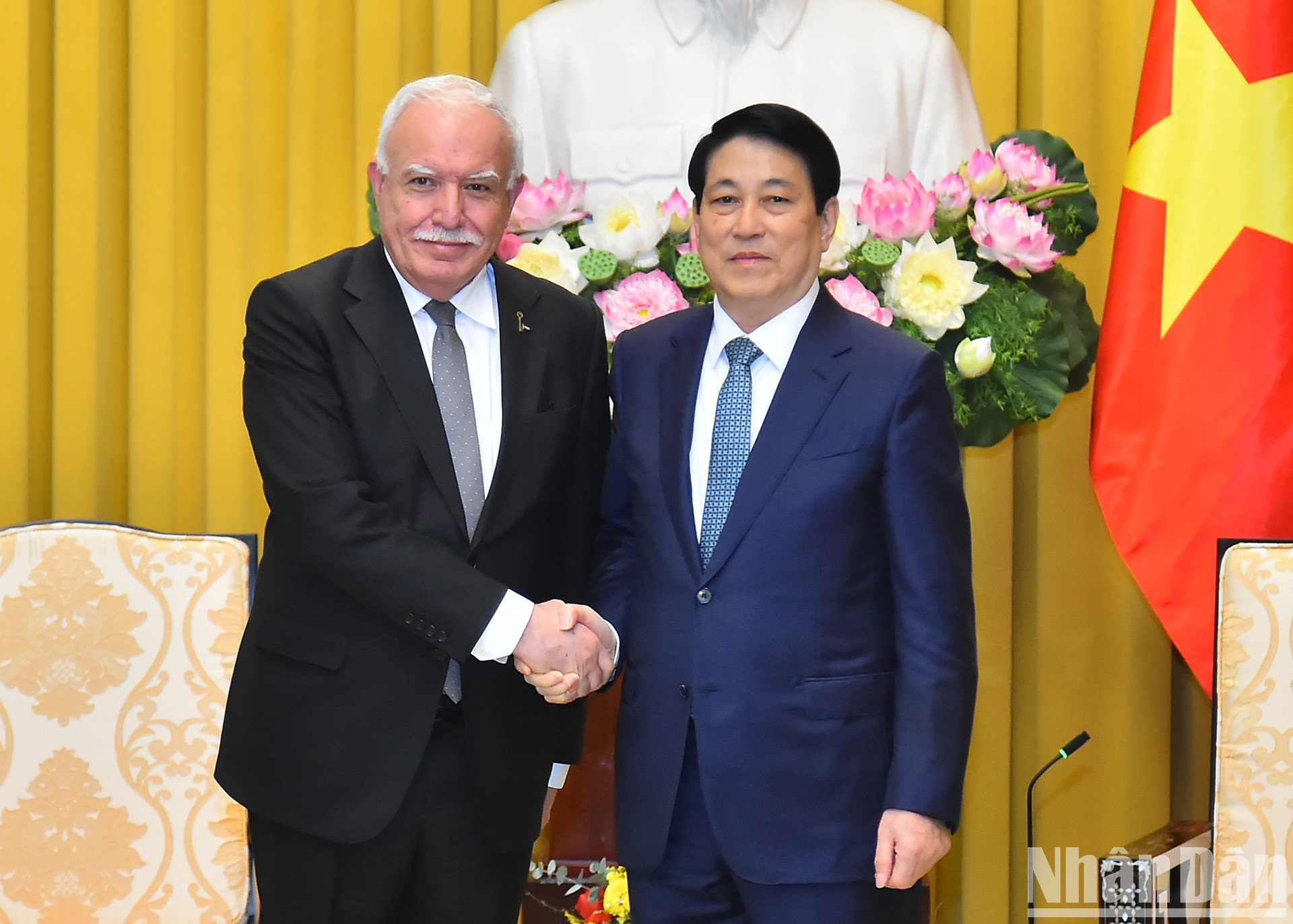 El presidente vietnamita, Luong Cuong, recibe a Riad Malki, enviado especial del presidente palestino. El presidente vietnamita, Luong Cuong, recibe a Riad Malki, enviado especial del presidente palestino.