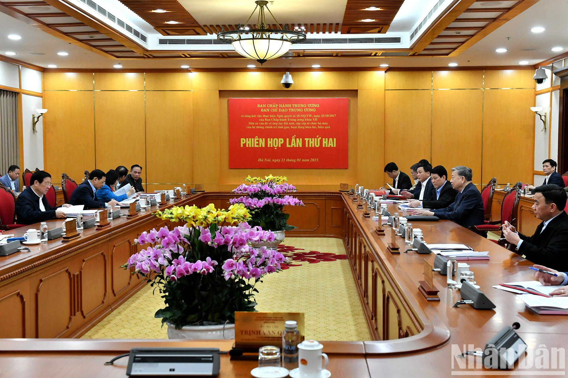 El secretario general del Partido Comunista de Vietnam, To Lam, preside la reunión.