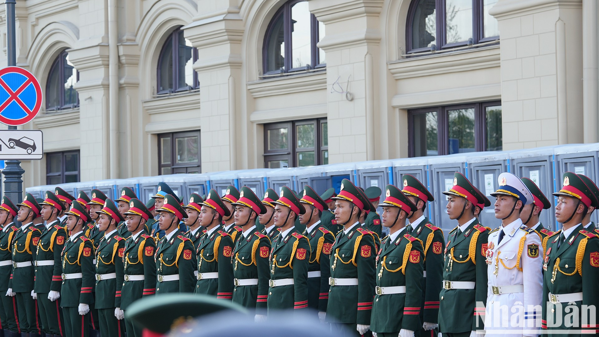 Durante este tiempo, los soldados han realizado ejercicios de alta intensidad en el cambiante clima de Rusia, a veces bajo fuerte nieve, pero aun así han hecho esfuerzos para superar y completar sus tareas de manera excelente.