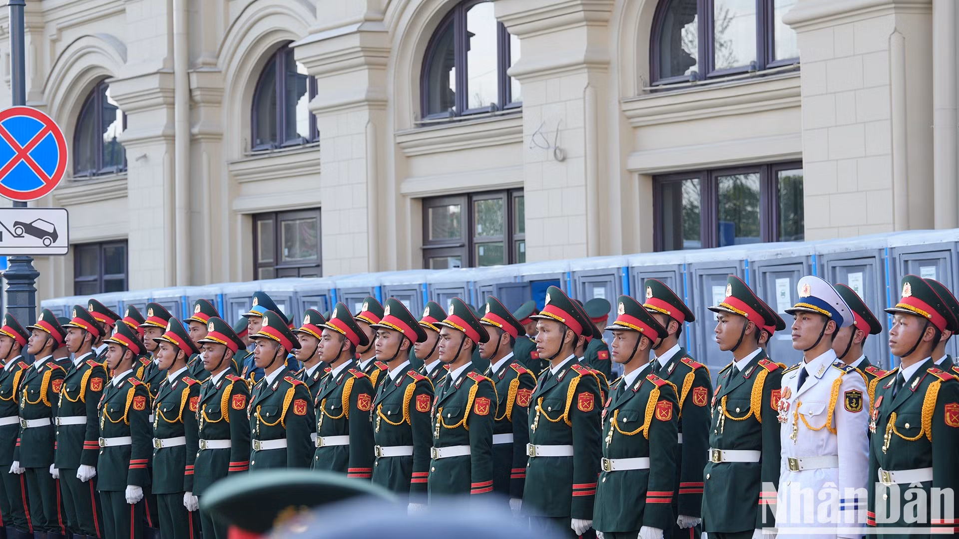 Durante este tiempo, los soldados han realizado ejercicios de alta intensidad en el cambiante clima de Rusia, a veces bajo fuerte nieve, pero aun así han hecho esfuerzos para superar y completar sus tareas de manera excelente.