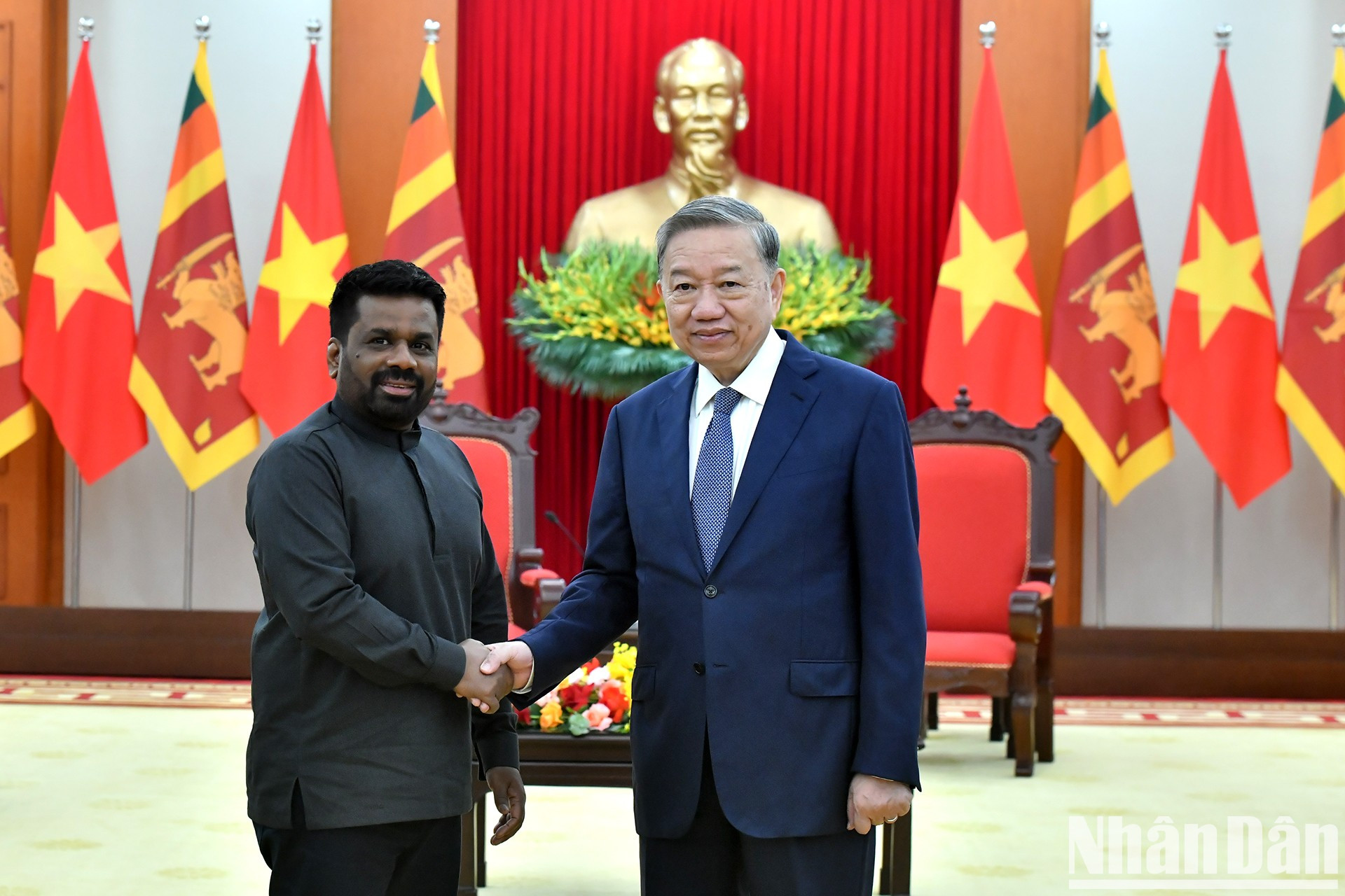 El secretario general del Partido Comunista de Vietnam, To Lam, y presidente de Sri Lanka, Anura Kumara Dissanayaka. El secretario general del Partido Comunista de Vietnam, To Lam, y presidente de Sri Lanka, Anura Kumara Dissanayaka.