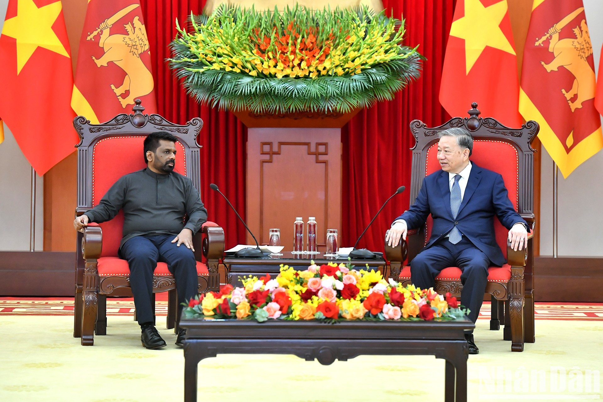 El secretario general del Partido Comunista de Vietnam, To Lam, y presidente de Sri Lanka, Anura Kumara Dissanayaka. El secretario general del Partido Comunista de Vietnam, To Lam, y presidente de Sri Lanka, Anura Kumara Dissanayaka.