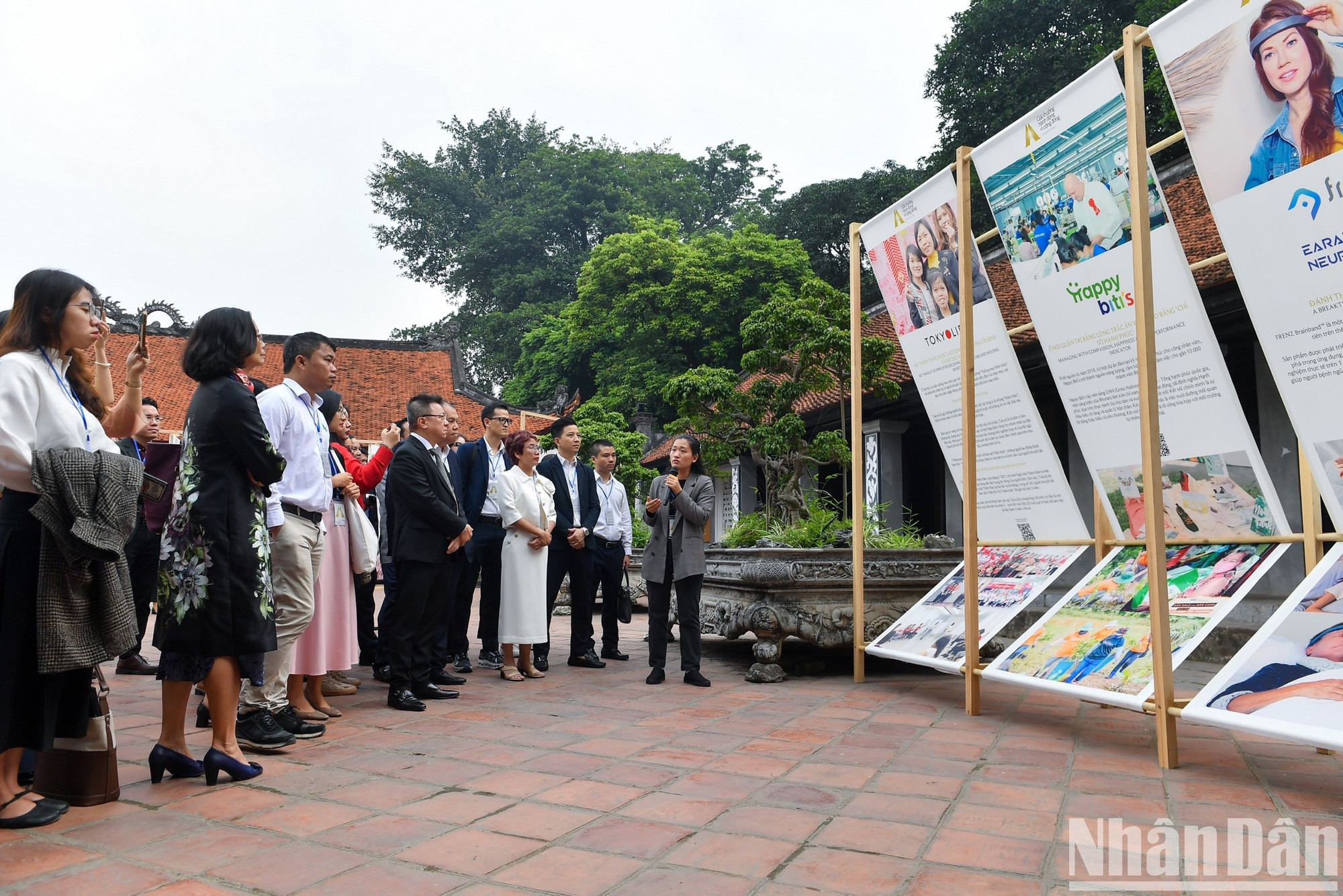 Cada proyecto tiene un Código QR para que los espectadores puedan obtener información específica sobre el proyecto que les interesa.