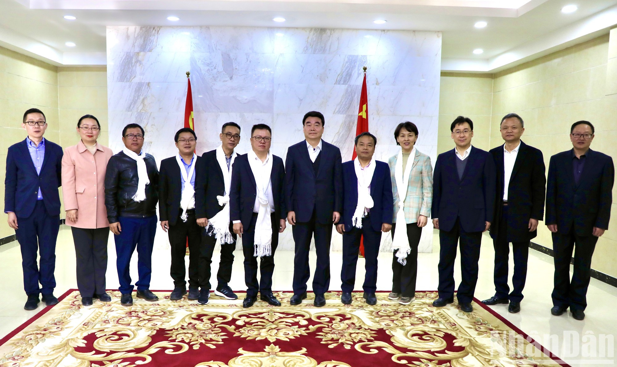 La delegación de Nhan Dan y los líderes del Tíbet.