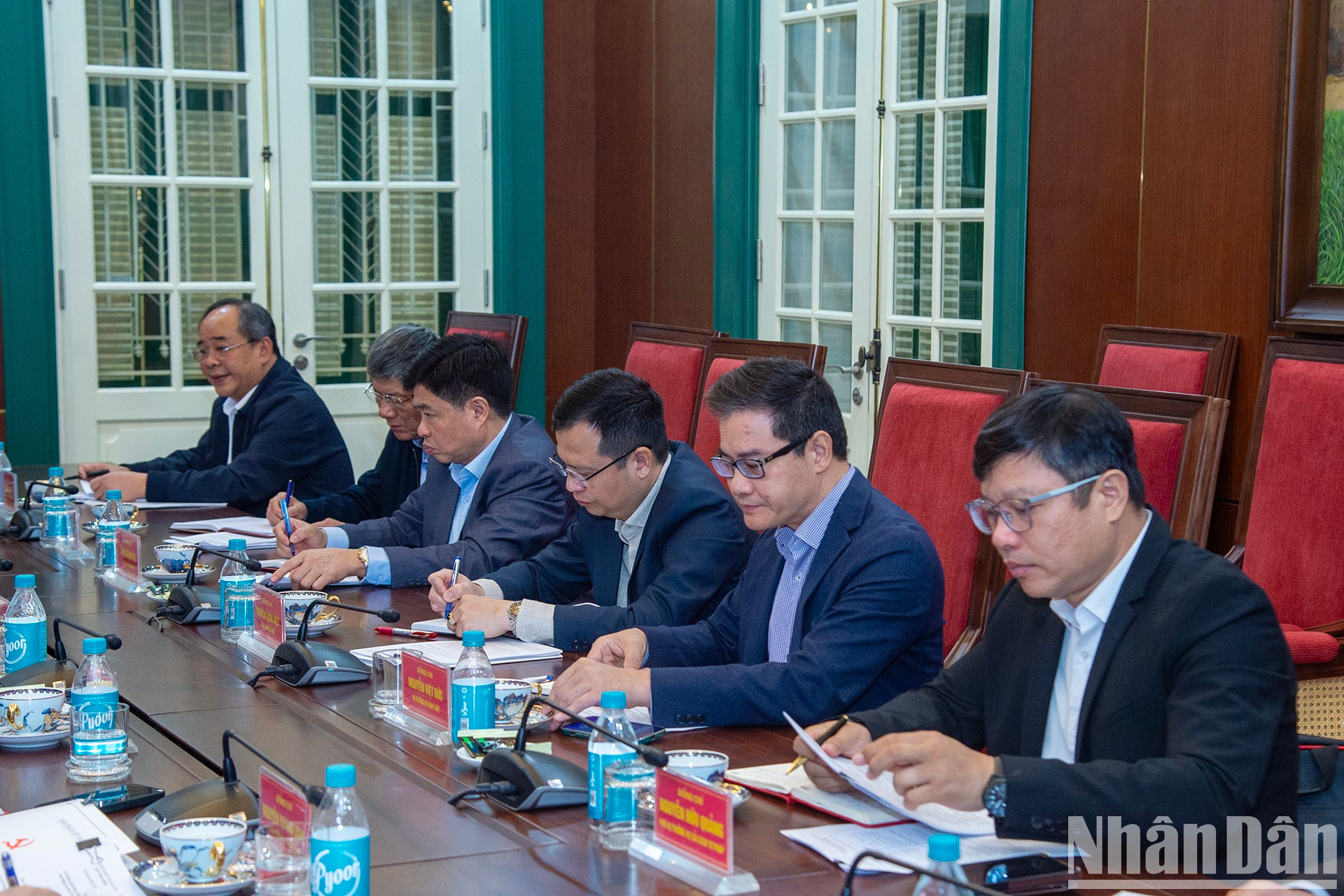 Los representantes de la Oficina Presidencial y la Comisión de Asuntos Internos del Comité Central del Partido Comunista de Vietnam.