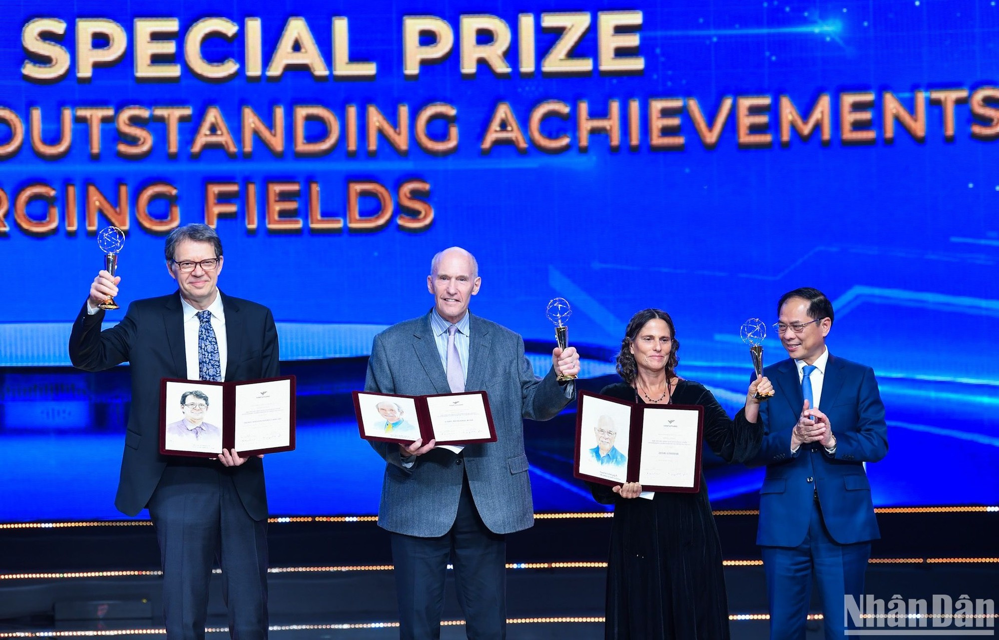 [Foto] Premier vietnamita asiste a ceremonia de entrega de Premios VinFuture 2024 ảnh 11