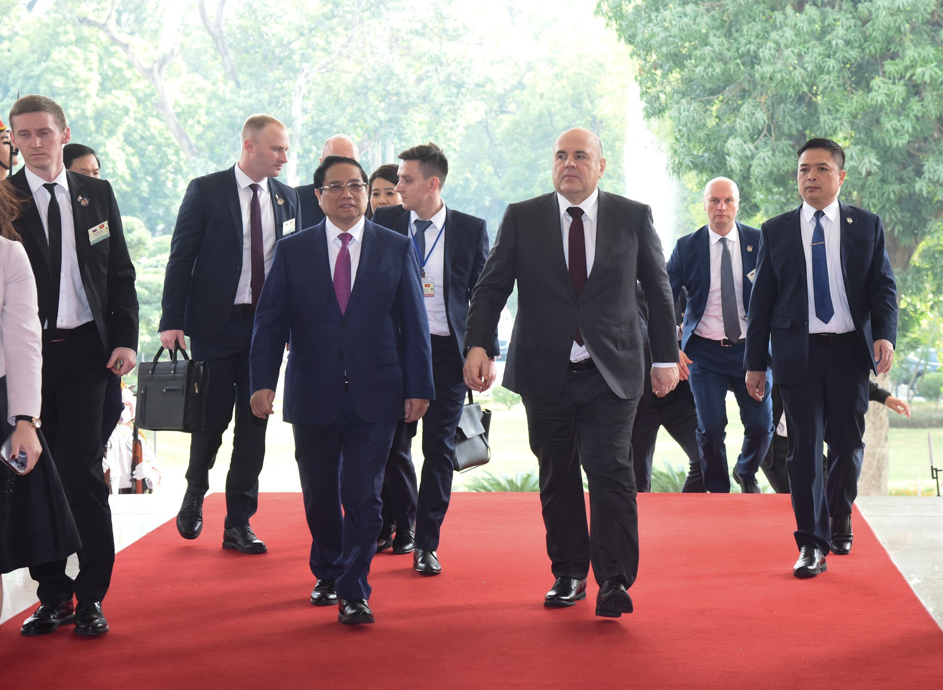 El primer ministro de Vietnam, Pham Minh Chinh, y su similar ruso, Mikhail Mishustin, en la cita.