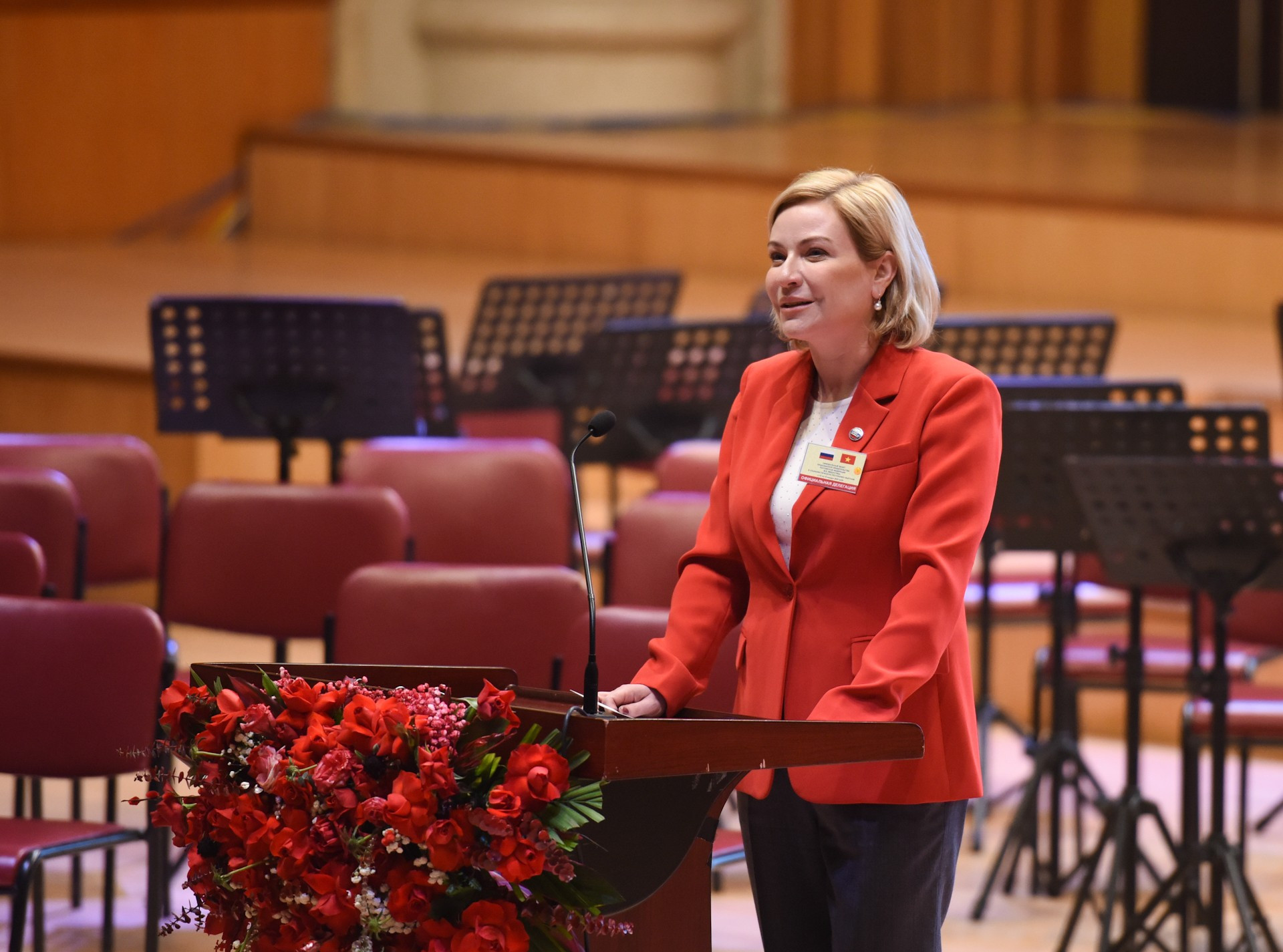 La ministra de Cultura de Rusia, Olga Borisovna Lyubimova, interviene en el acto. La ministra de Cultura de Rusia, Olga Borisovna Lyubimova, interviene en el acto.