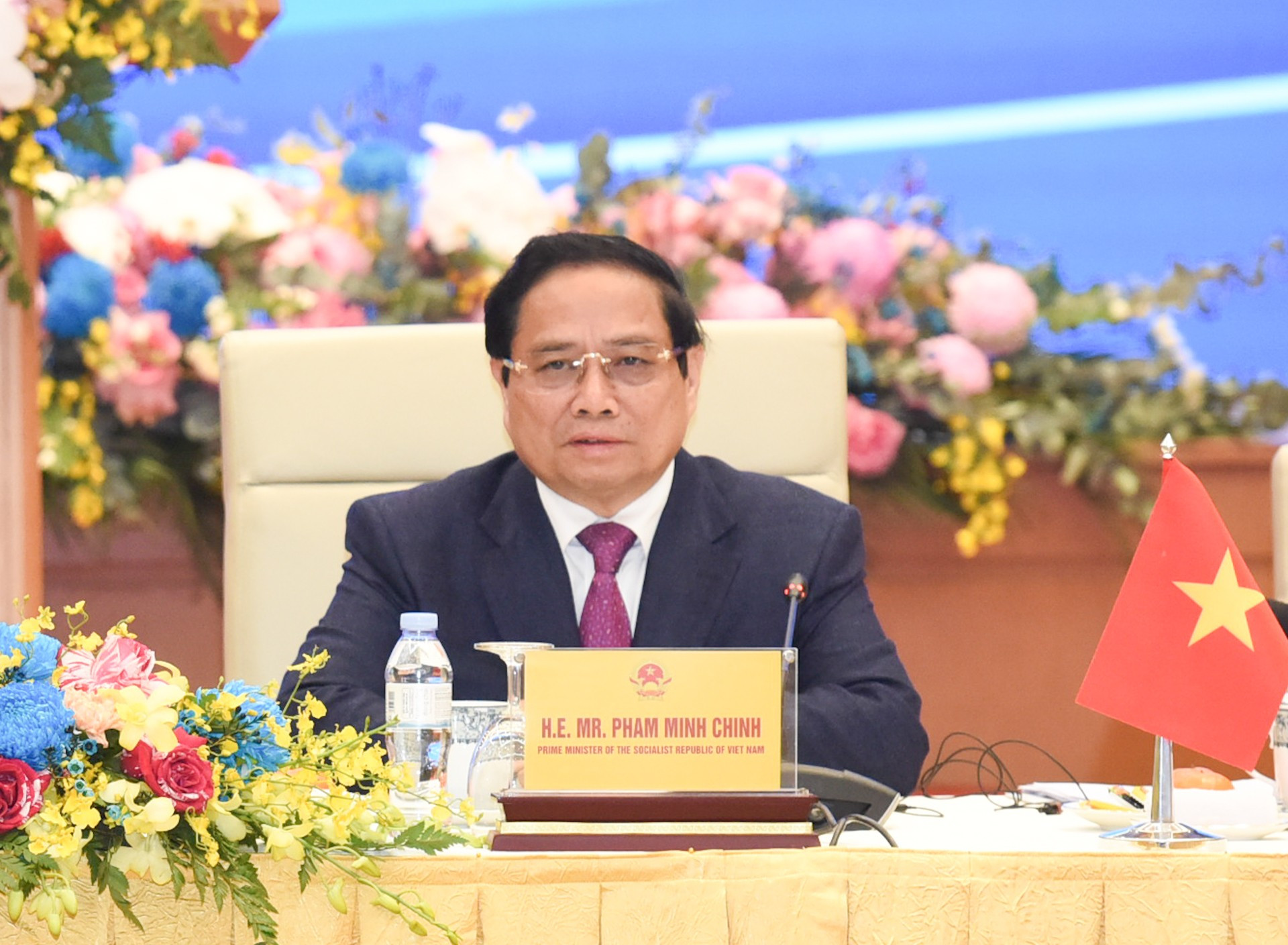 El primer ministro de Vietnam, Pham Minh Chinh, habla en el evento.