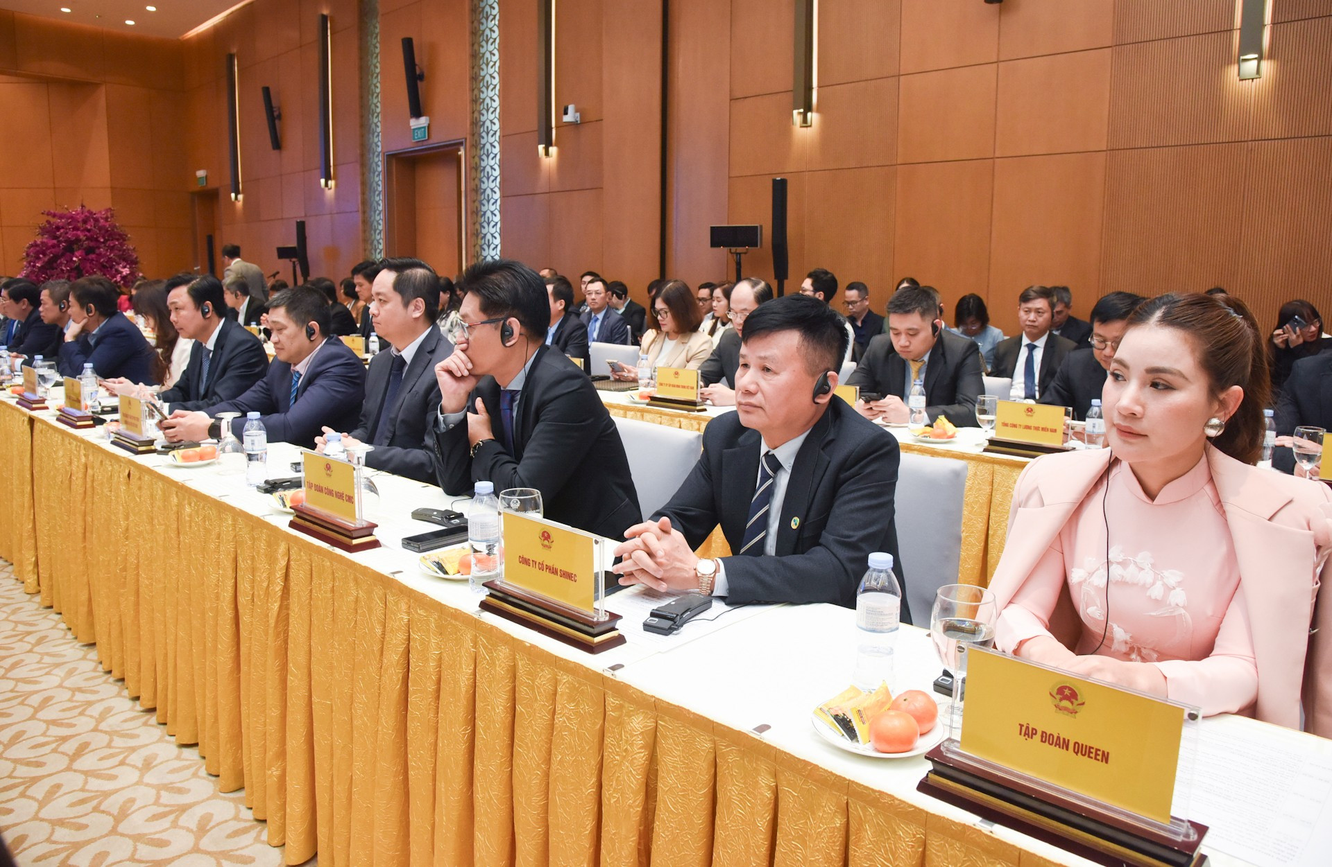 Las empresas vietnamitas en la cita.