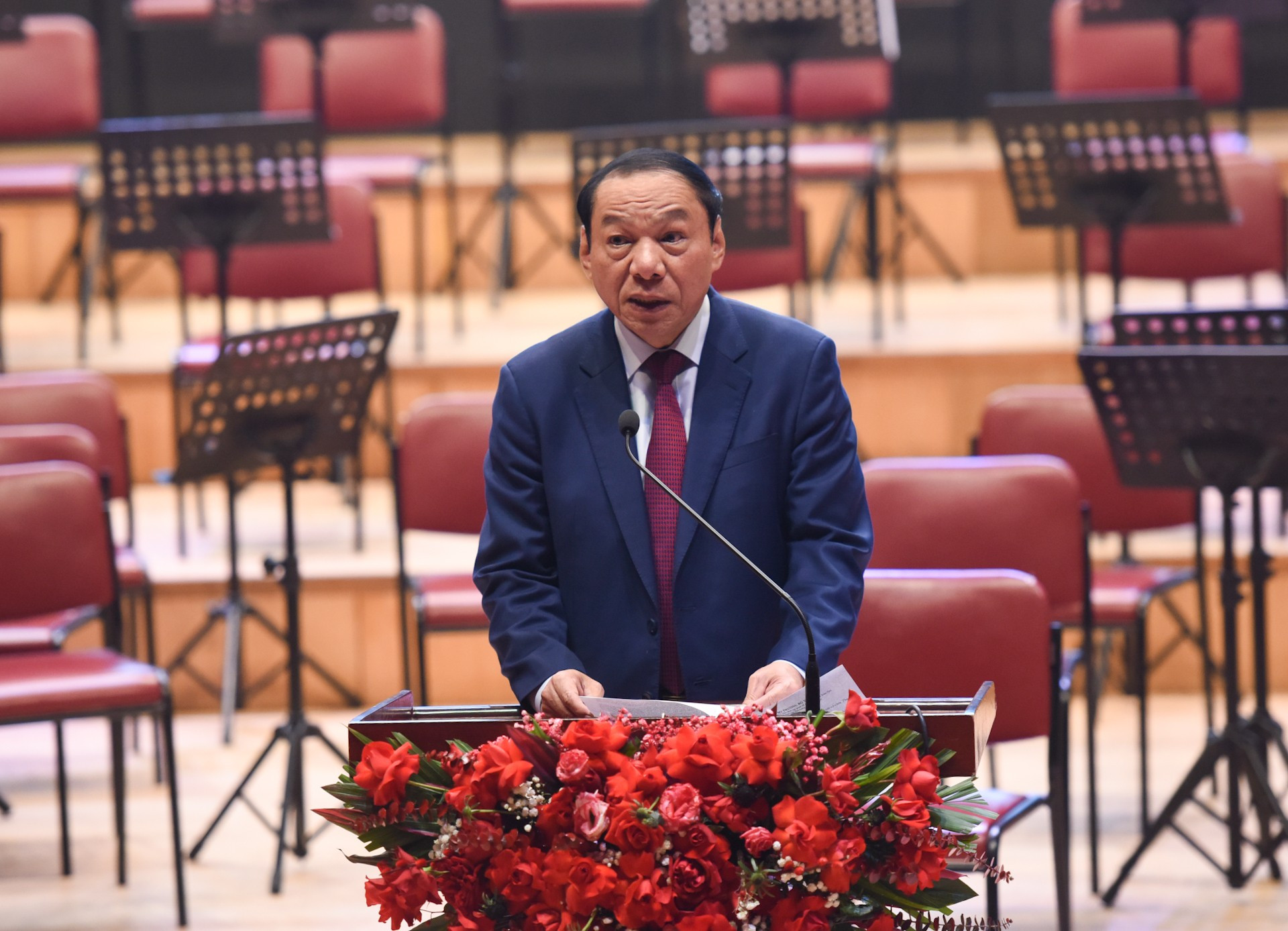 El ministro vietnamita de Cultura, Deportes y Turismo, Nguyen Van Hung, habla en la cita. El ministro vietnamita de Cultura, Deportes y Turismo, Nguyen Van Hung, habla en la cita.