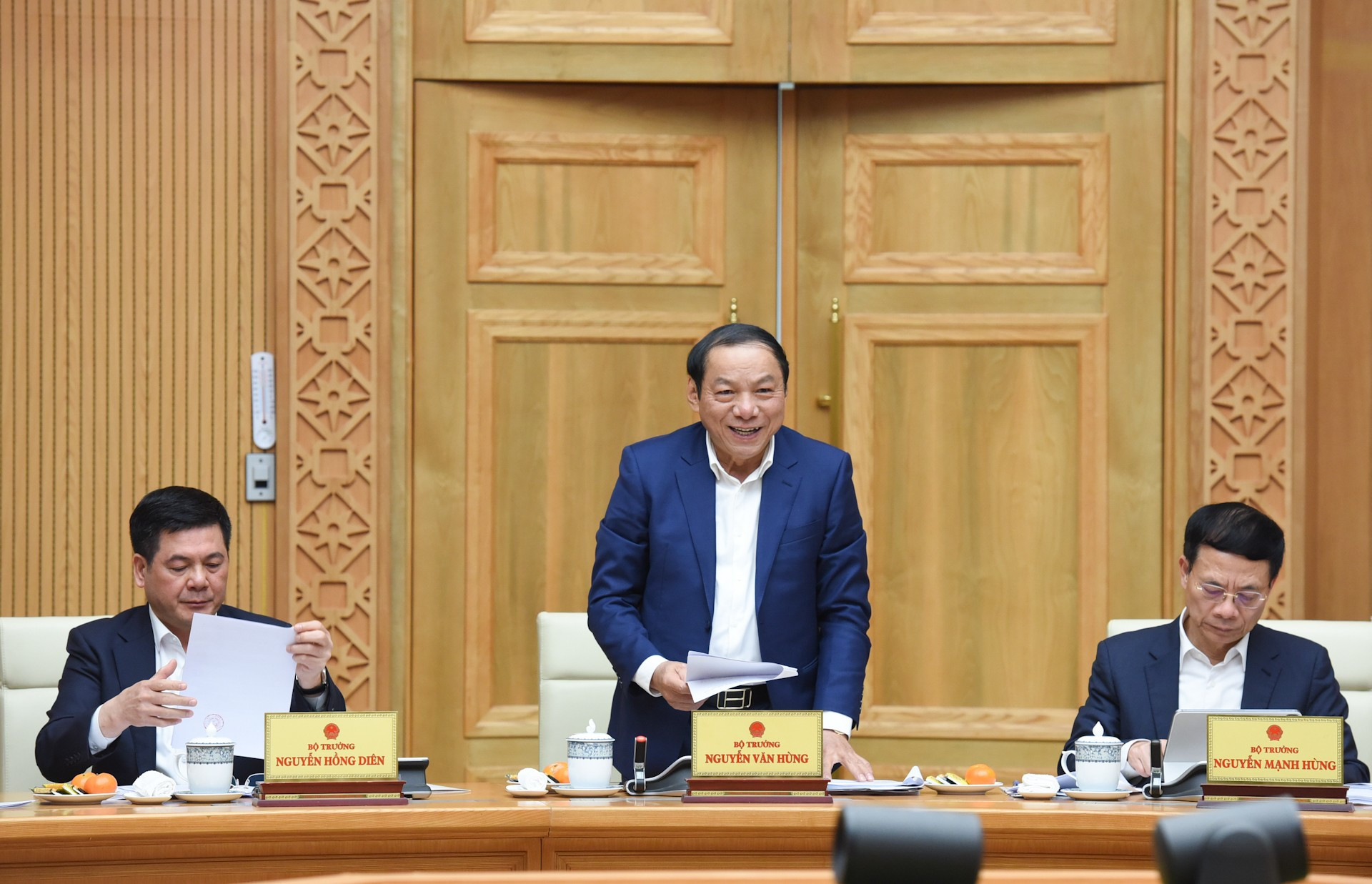 El ministro de Cultura, Deportes y Turismo, Nguyen Van Hung. El ministro de Cultura, Deportes y Turismo, Nguyen Van Hung.