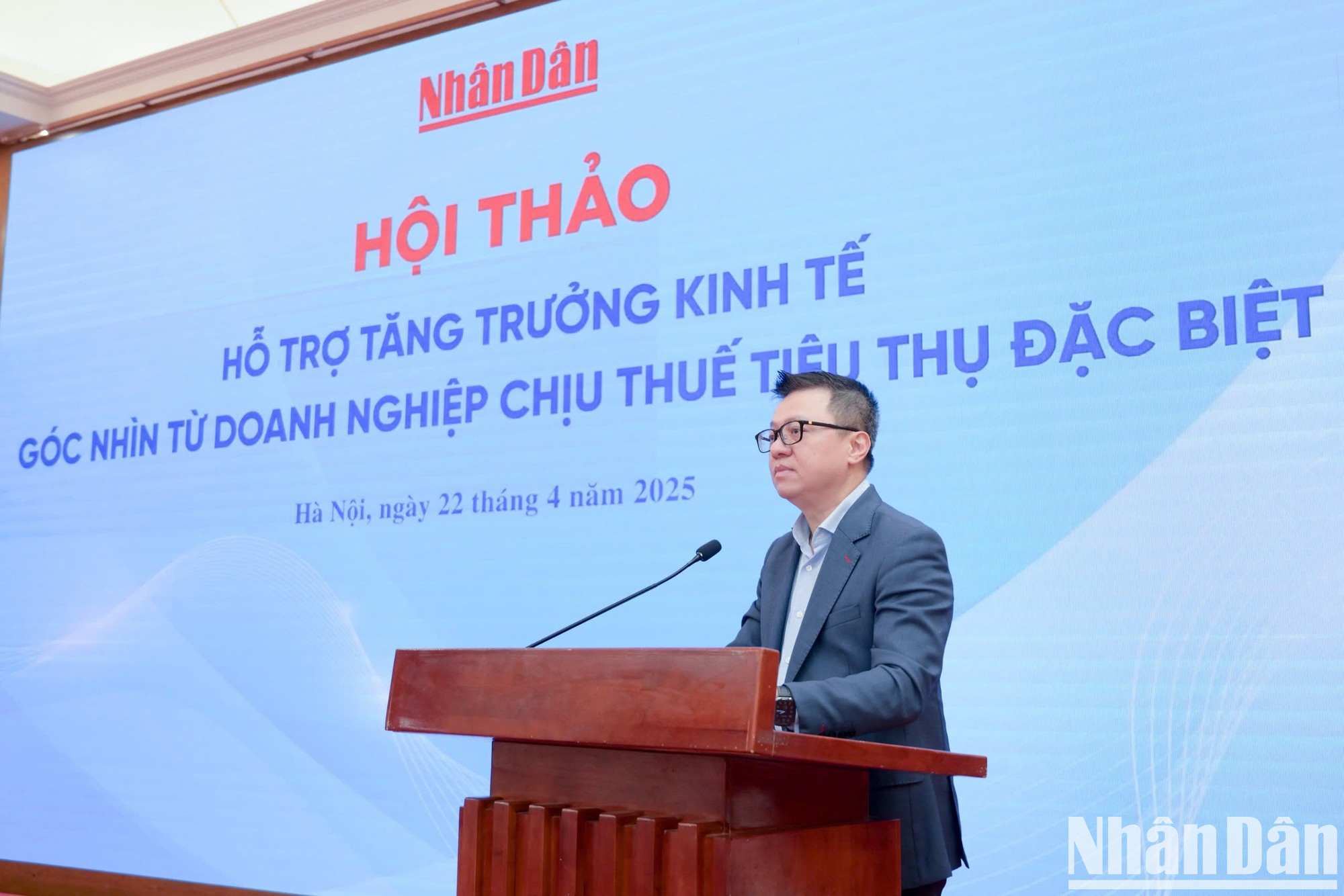 Le Quoc Minh, presidente-editor del periódico Nhan Dan miembro del Comité Central del Partido Comunista de Vietnam (PCV) y subjefe de la Comisión de Propaganda y Movilización de Masas, y titular de la Asociación de Periodistas del país, pronuncia el discurso inaugural. Le Quoc Minh, presidente-editor del periódico Nhan Dan miembro del Comité Central del Partido Comunista de Vietnam (PCV) y subjefe de la Comisión de Propaganda y Movilización de Masas, y titular de la Asociación de Periodistas del país, pronuncia el discurso inaugural.