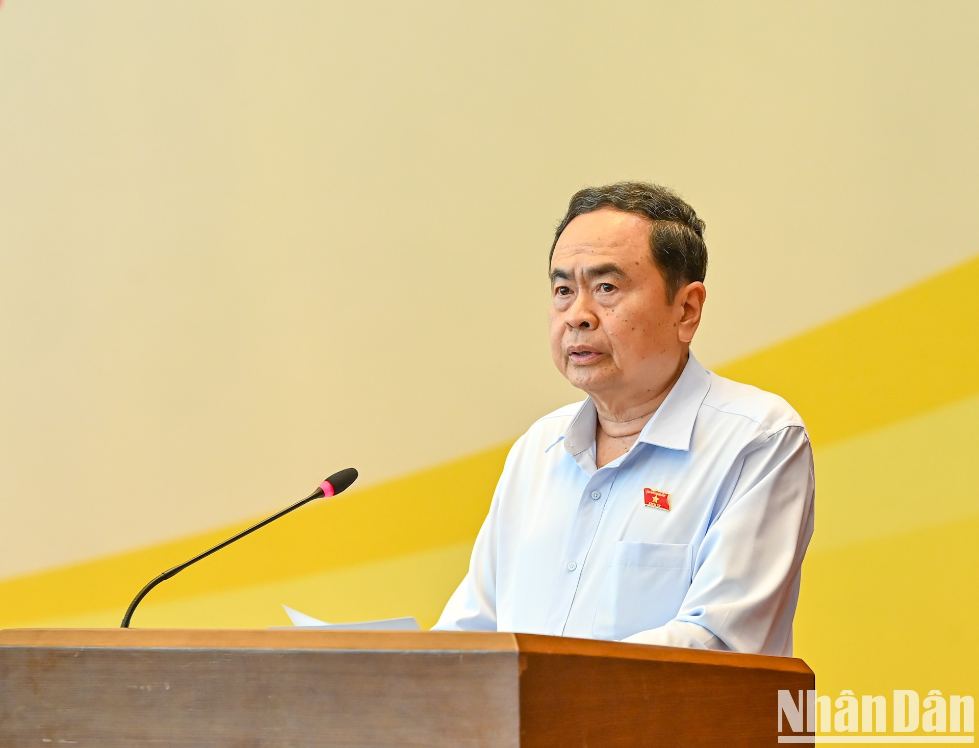El secretario del Comité del Partido y presidente de la Asamblea Nacional, Tran Thanh Man, pronuncia un discurso de apertura. El secretario del Comité del Partido y presidente de la Asamblea Nacional, Tran Thanh Man, pronuncia un discurso de apertura.