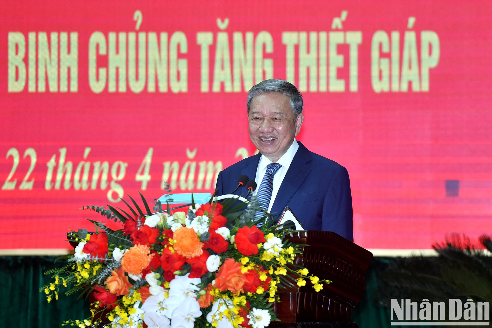 El secretario general del Partido Comunista de Vietnam y secretario de la Comisión Militar Central, To Lam, habla en la reunión. El secretario general del Partido Comunista de Vietnam y secretario de la Comisión Militar Central, To Lam, habla en la reunión.