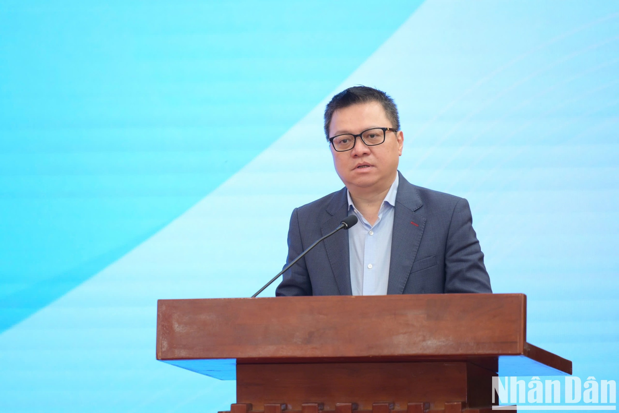 Le Quoc Minh, presidente-editor del periódico Nhan Dan miembro del Comité Central del Partido Comunista de Vietnam (PCV) y subjefe de la Comisión de Propaganda y Movilización de Masas, y titular de la Asociación de Periodistas del país. Le Quoc Minh, presidente-editor del periódico Nhan Dan miembro del Comité Central del Partido Comunista de Vietnam (PCV) y subjefe de la Comisión de Propaganda y Movilización de Masas, y titular de la Asociación de Periodistas del país.