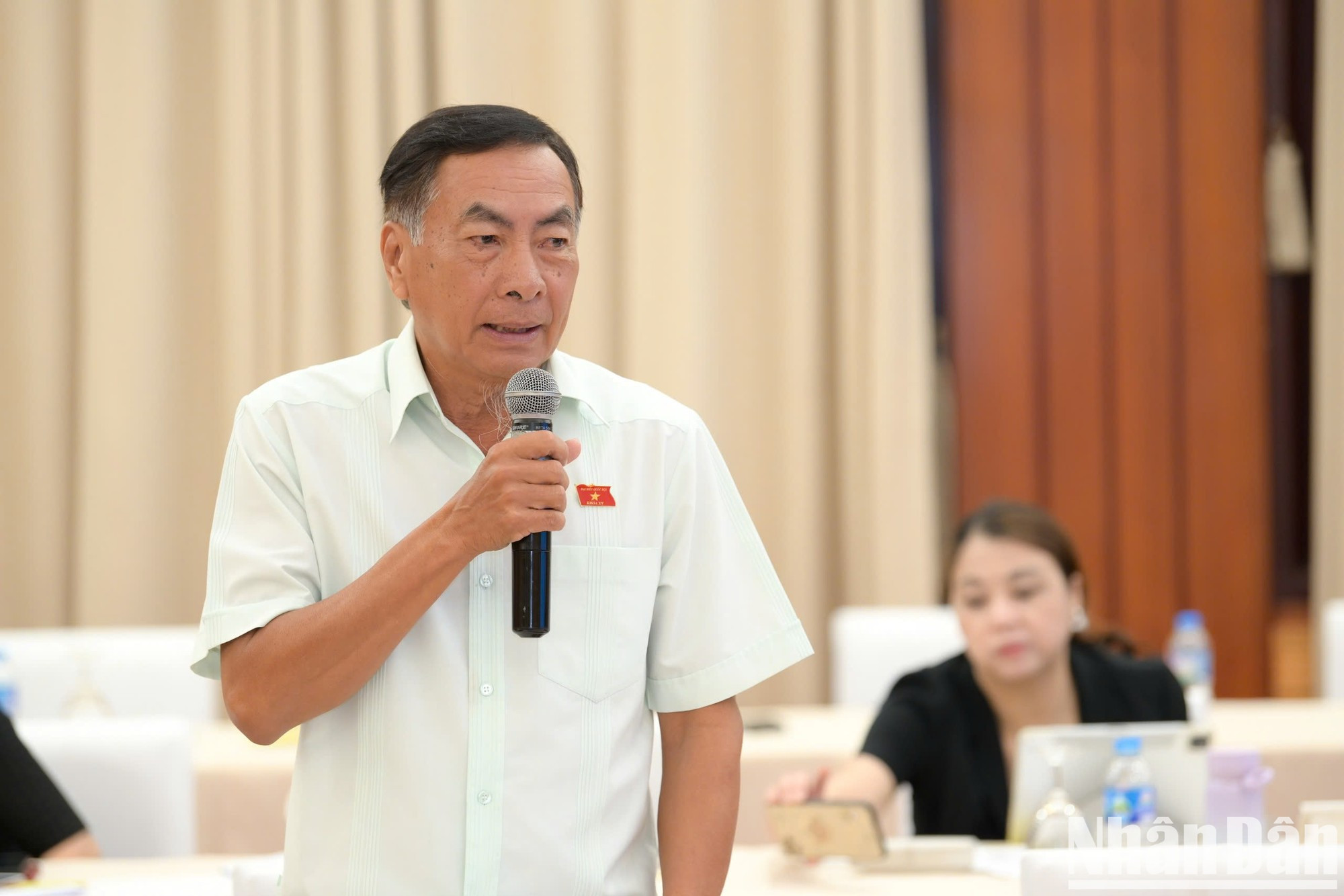 Pham Van Hoa, diputado de la Asamblea Nacional de la provincia de Dong Thap. Pham Van Hoa, diputado de la Asamblea Nacional de la provincia de Dong Thap.