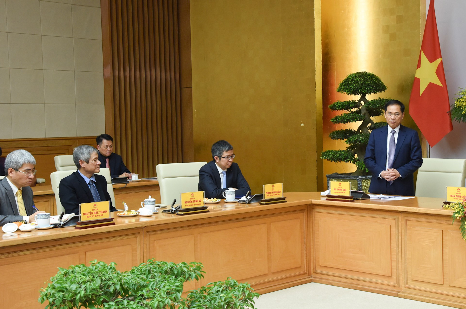 El viceprimer ministro Bui Thanh Son.